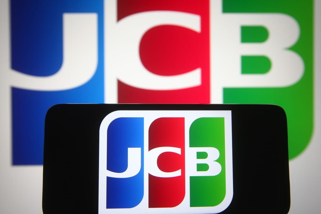 2014年、クリミアの併合で金融制裁を科せられプーチンは、日本のJCBカードを例として挙げ、国内外で決済ができるロシア独自のシステムを開発するように指示したが…(写真:共同通信)