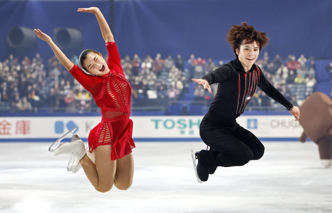 フィギュア世界選手権で金メダルを獲得した坂本花織と宇野昌磨。男女W金メダルは羽生結弦、浅田真央以来8年ぶりの快挙