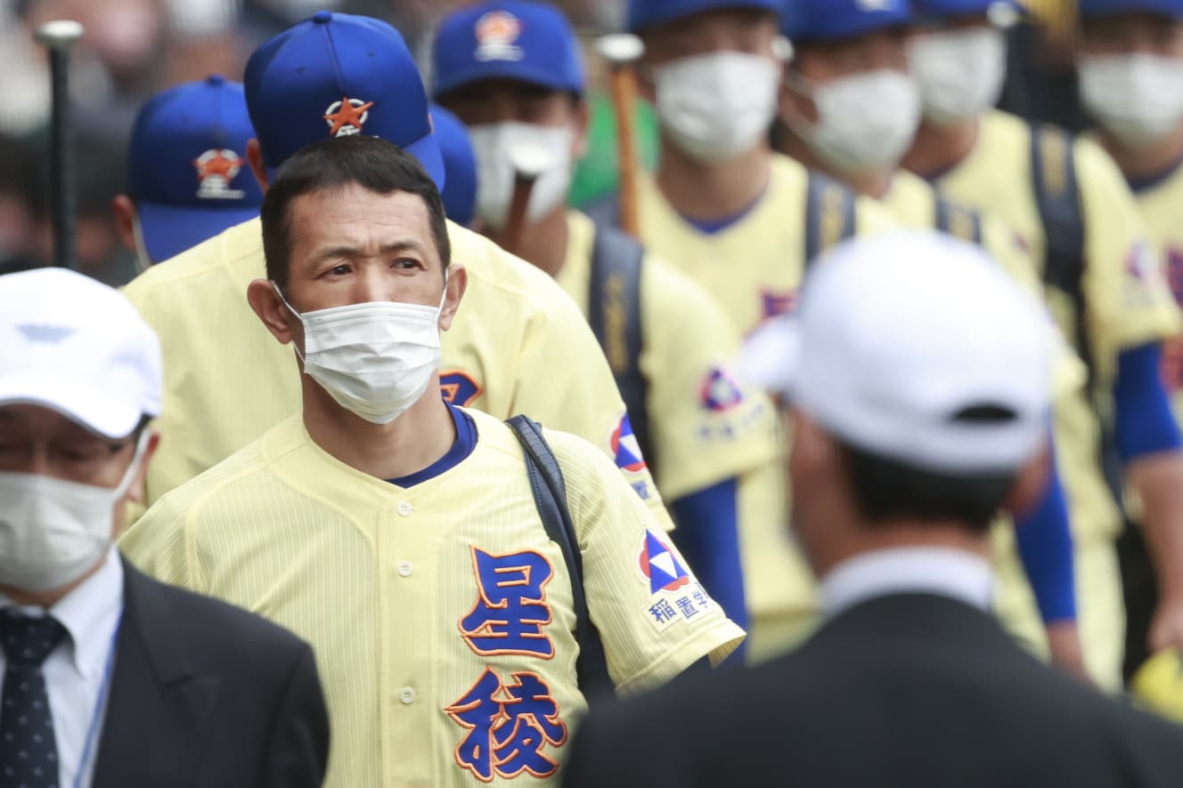 凛々しい表情で甲子園を後にした（撮影・小池義弘）