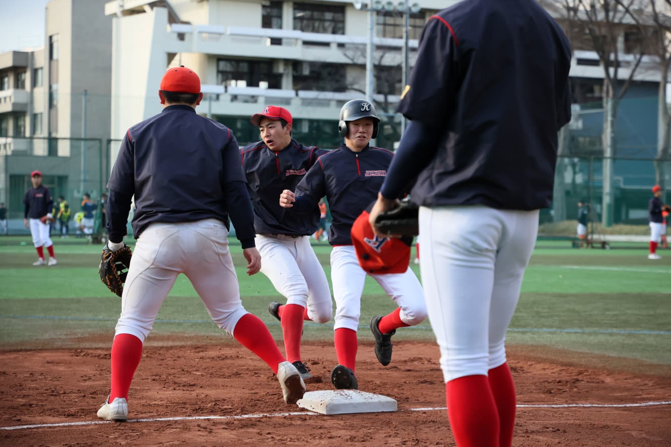 取材日に熱心に行われていた投内連携の挟殺プレーの練習（撮影：村田克己）