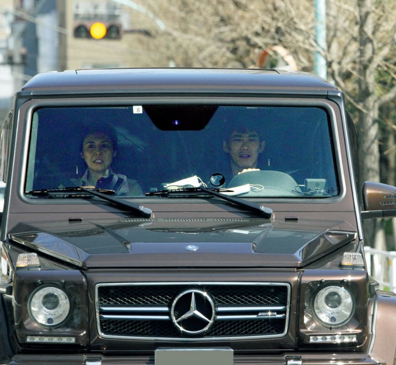 愛車のハンドルを握る反町と助手席の松嶋。アラフィフを迎えても仲の良さは変わらず。20年3月撮影