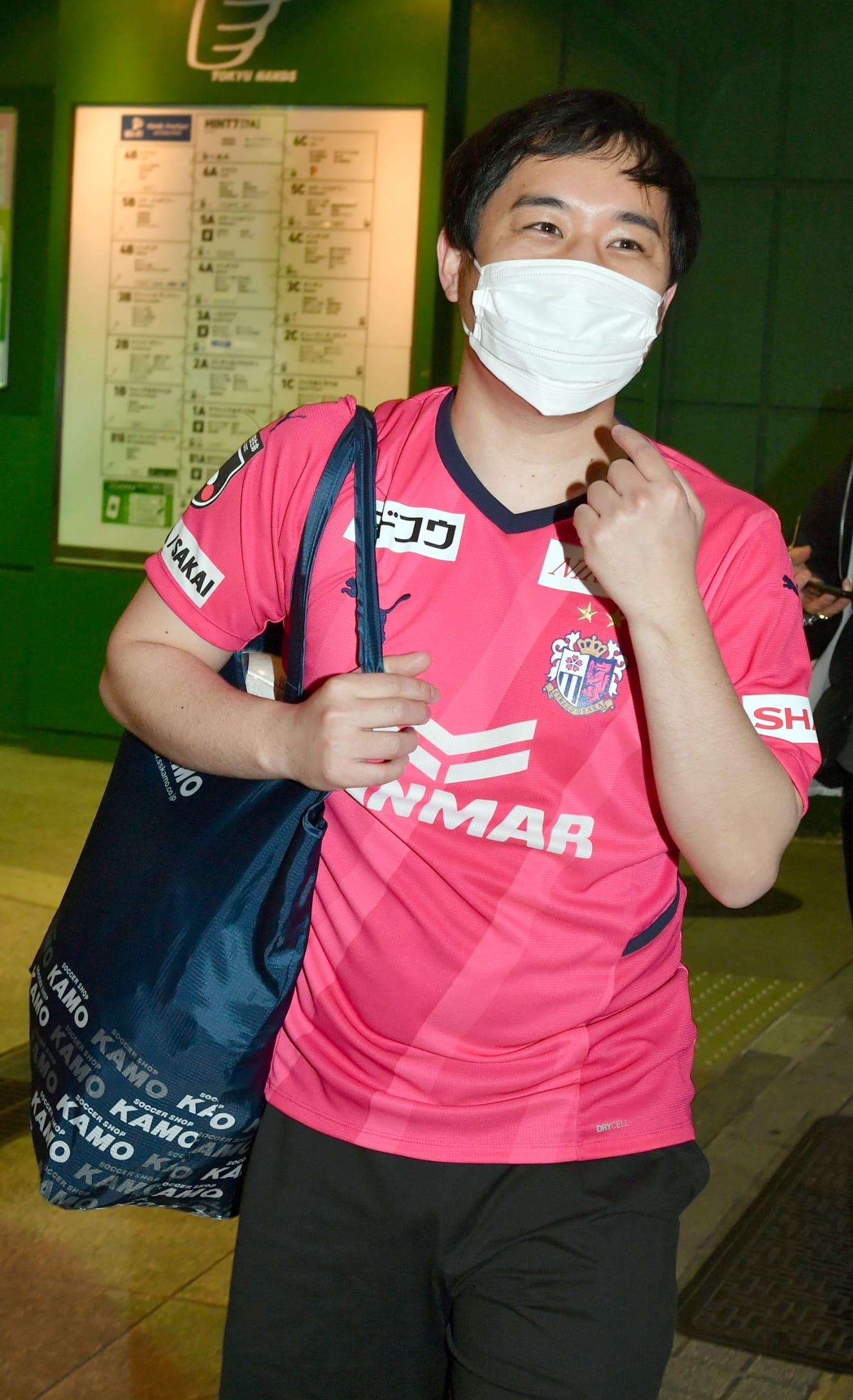 ボケてるのかマジなのか、フットサルの帰りに姿を見せたせいや。「オレすか? オレは『牛宮城』行かないっすよ〜」