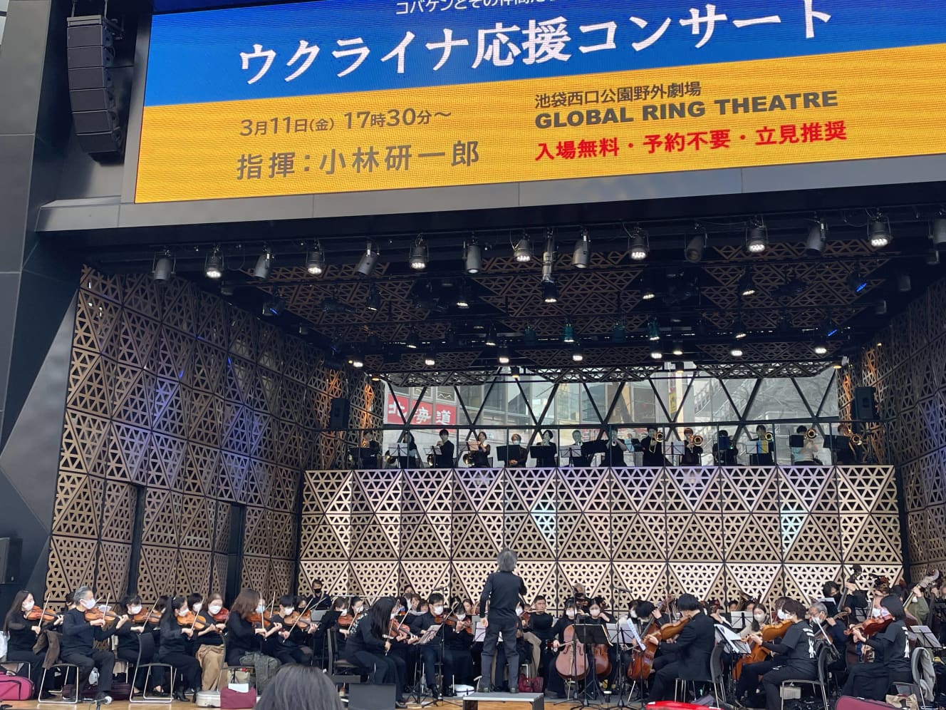 当日の午後、一度だけ行われたリハーサル。この公演のために、60人の音楽家が集結した