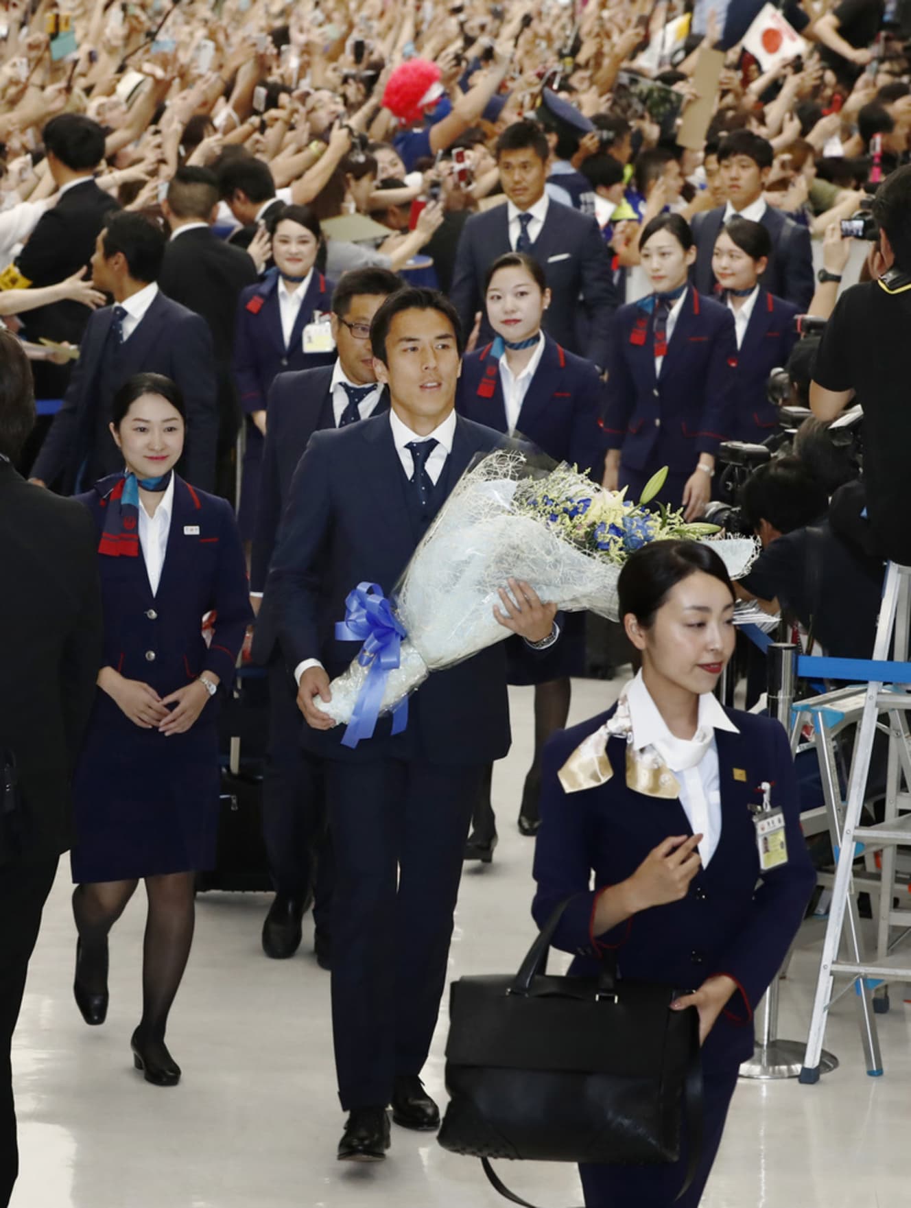 2018年、日本代表の主将としてのぞんだロシアW杯後、帰国した際に、空港は多くのサポーターでごった返した（写真：アフロ）