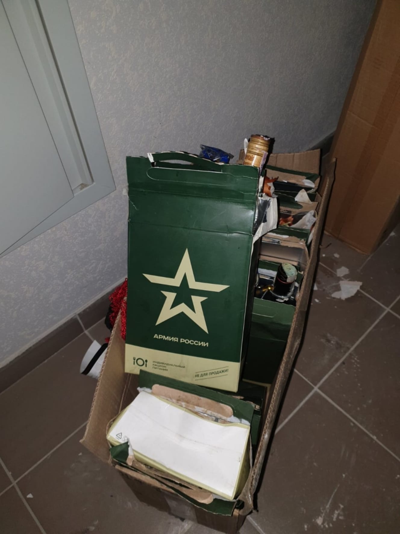 ロシア軍の携帯食セット(ウクライナ住民提供)