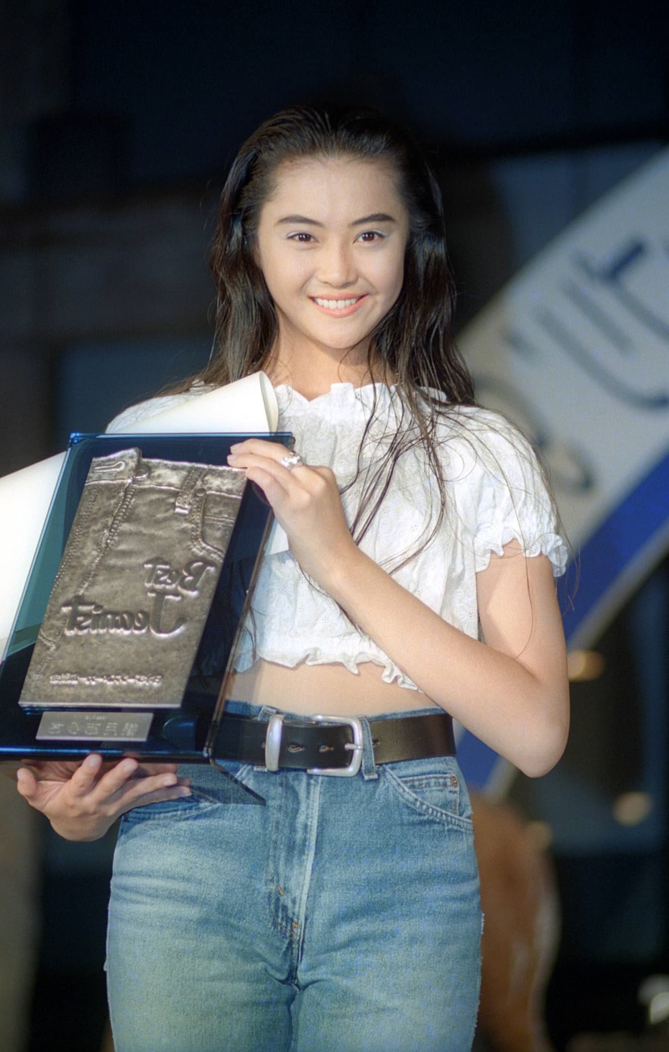 1993年、ベストジーニスト賞を受賞したときの観月ありさ(産経ビジュアル)