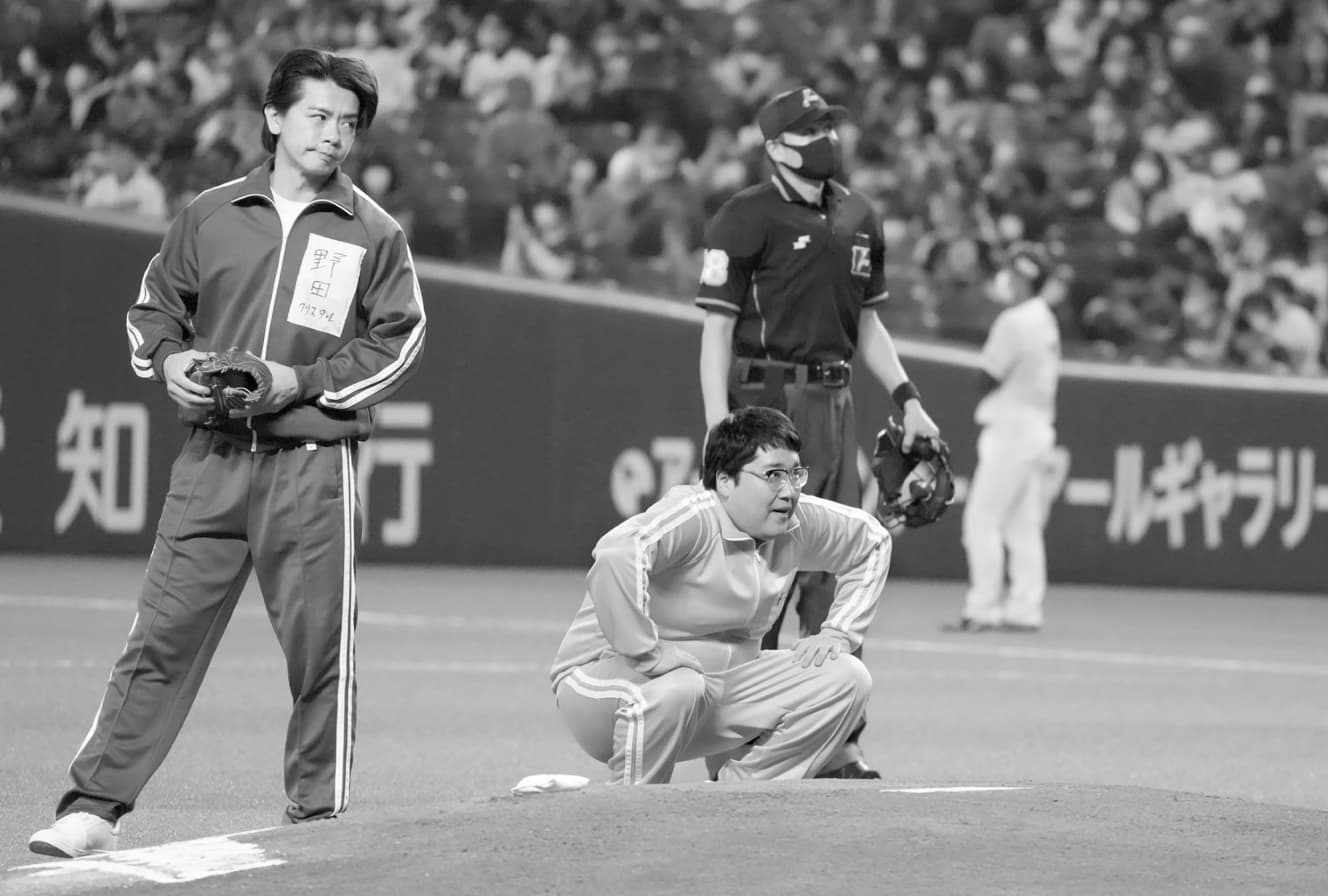 マヂカルラブリー 右:村上 (37) 左:野田クリスタル (35)