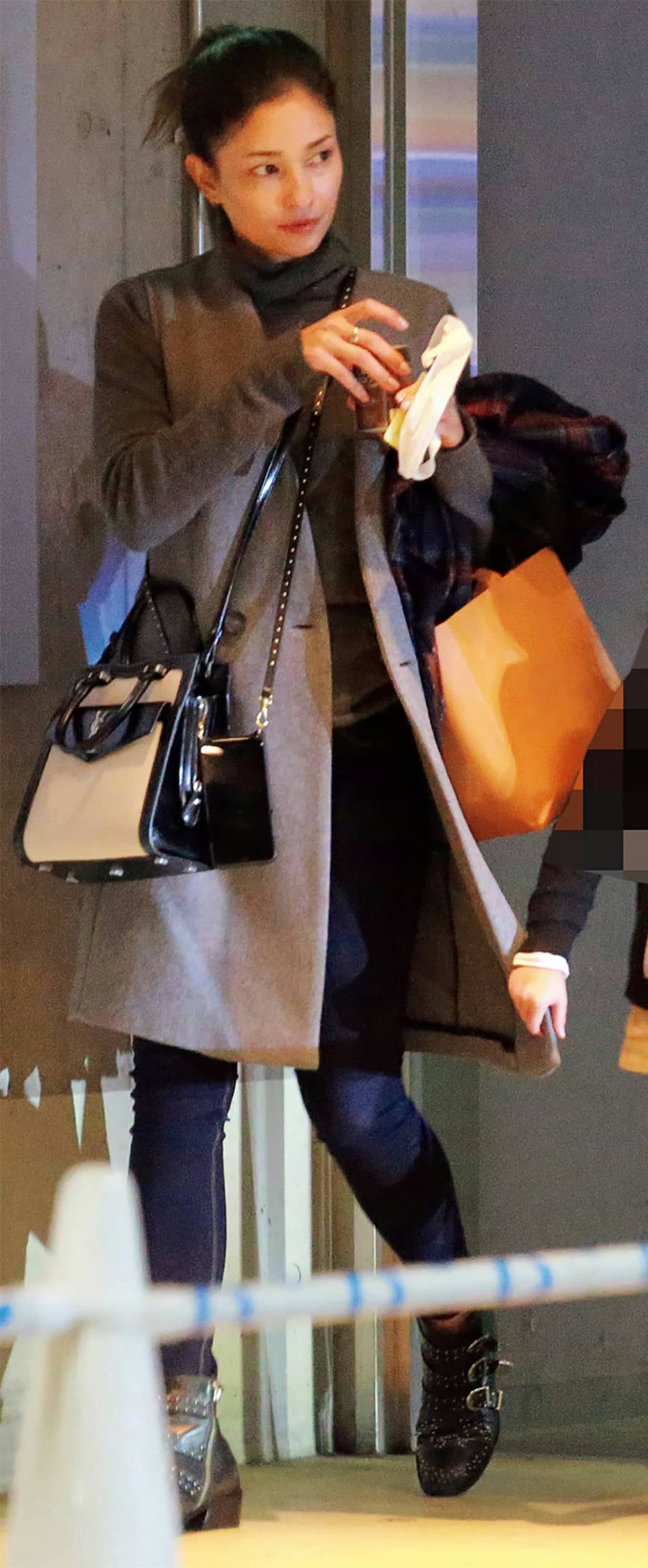 私服姿もさすがオシャレの黒木メイサ。2児のママだ