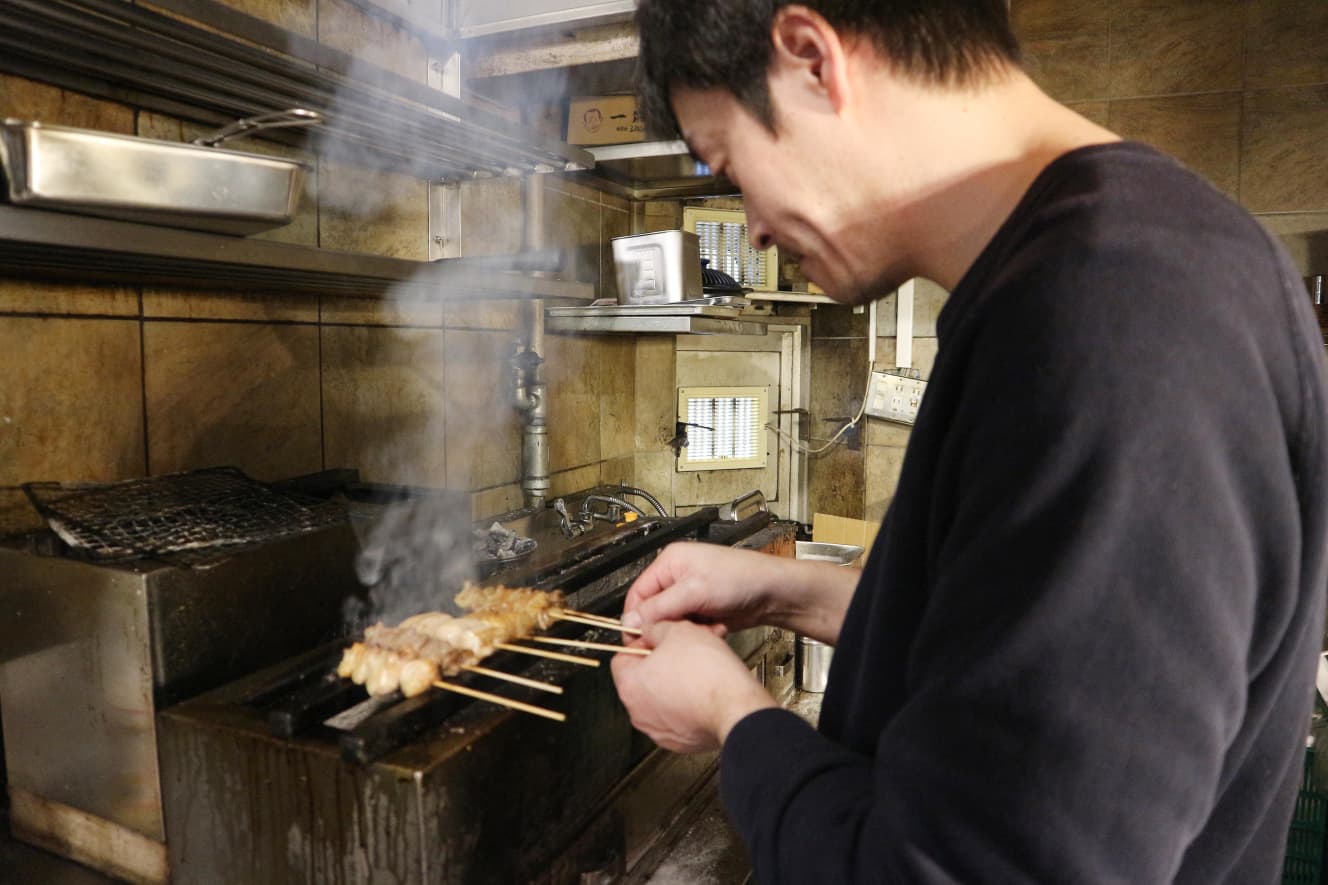 1人でひたすら焼きに徹しているので、もしこの人が休みの日はお店どうしているんだろうと心配になってしまいます