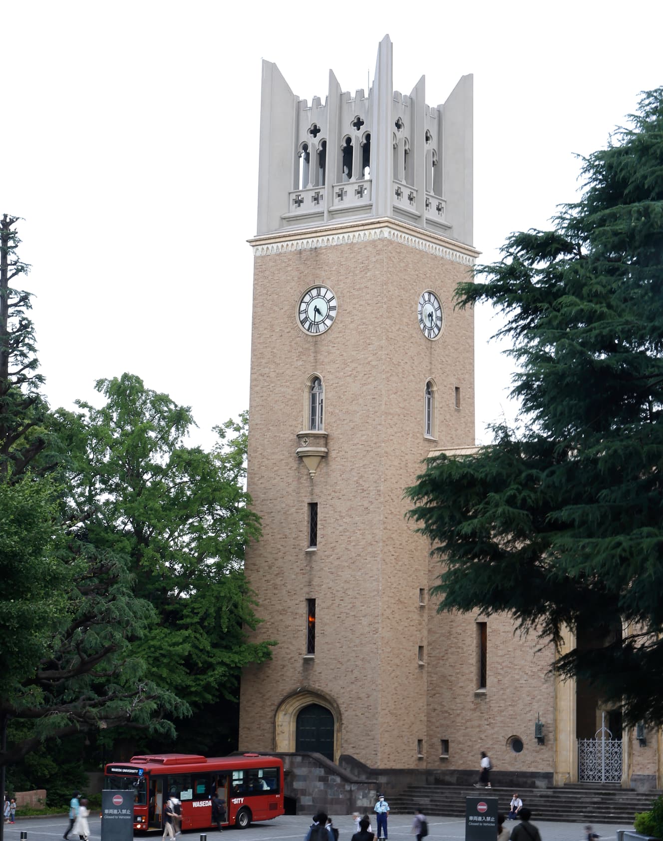 早稲田大学のシンボルである大隈講堂。総長選は学生の信任投票を経て、教職員などによる決定選挙で決まる