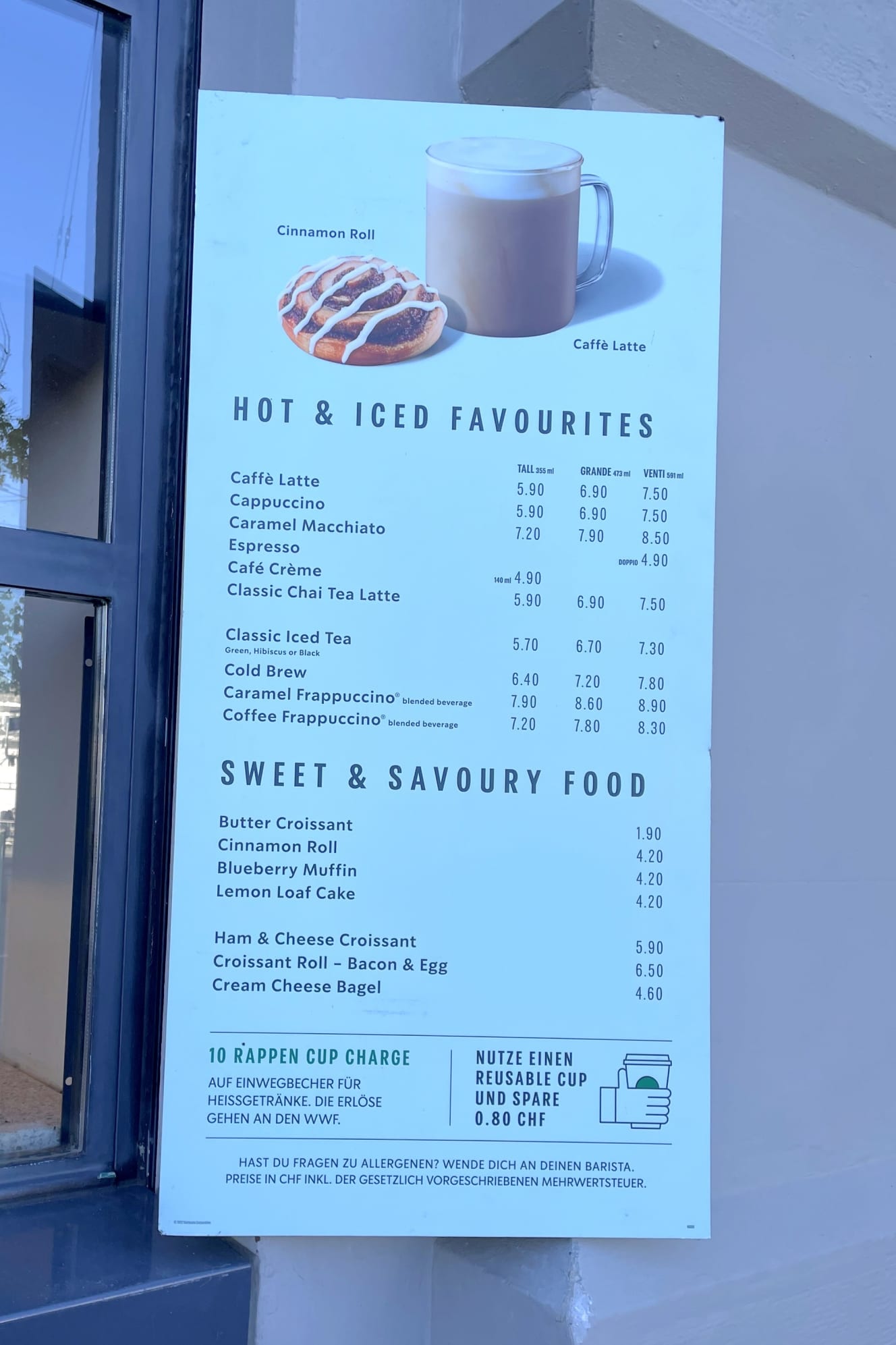 世界で最も物価が高い国スイスのスターバックスでは、カフェラテ(スターバックスラテ)がトールサイズ5.90スイスフラン(約840円)から