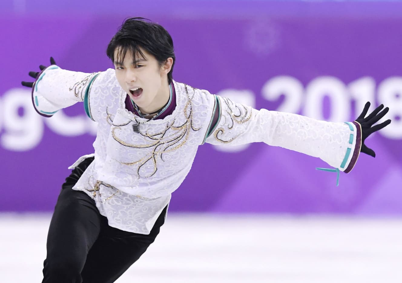 羽生の人気は日本だけでなく世界中で高い（写真：共同通信）