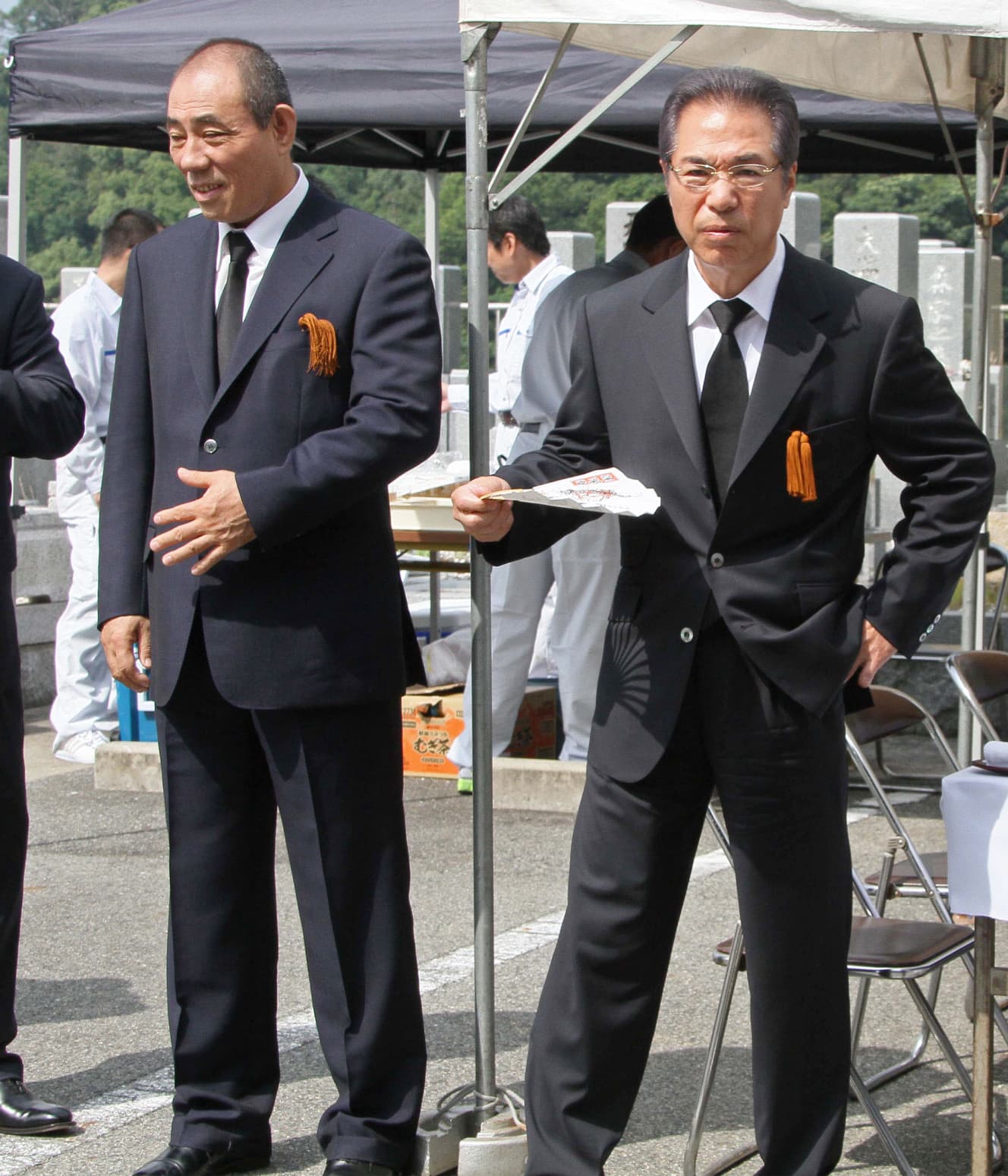 池田組・池田組長（右）は井上組長（左）らと共に神戸山口組を設立。’20年に一度袂を分かっていた