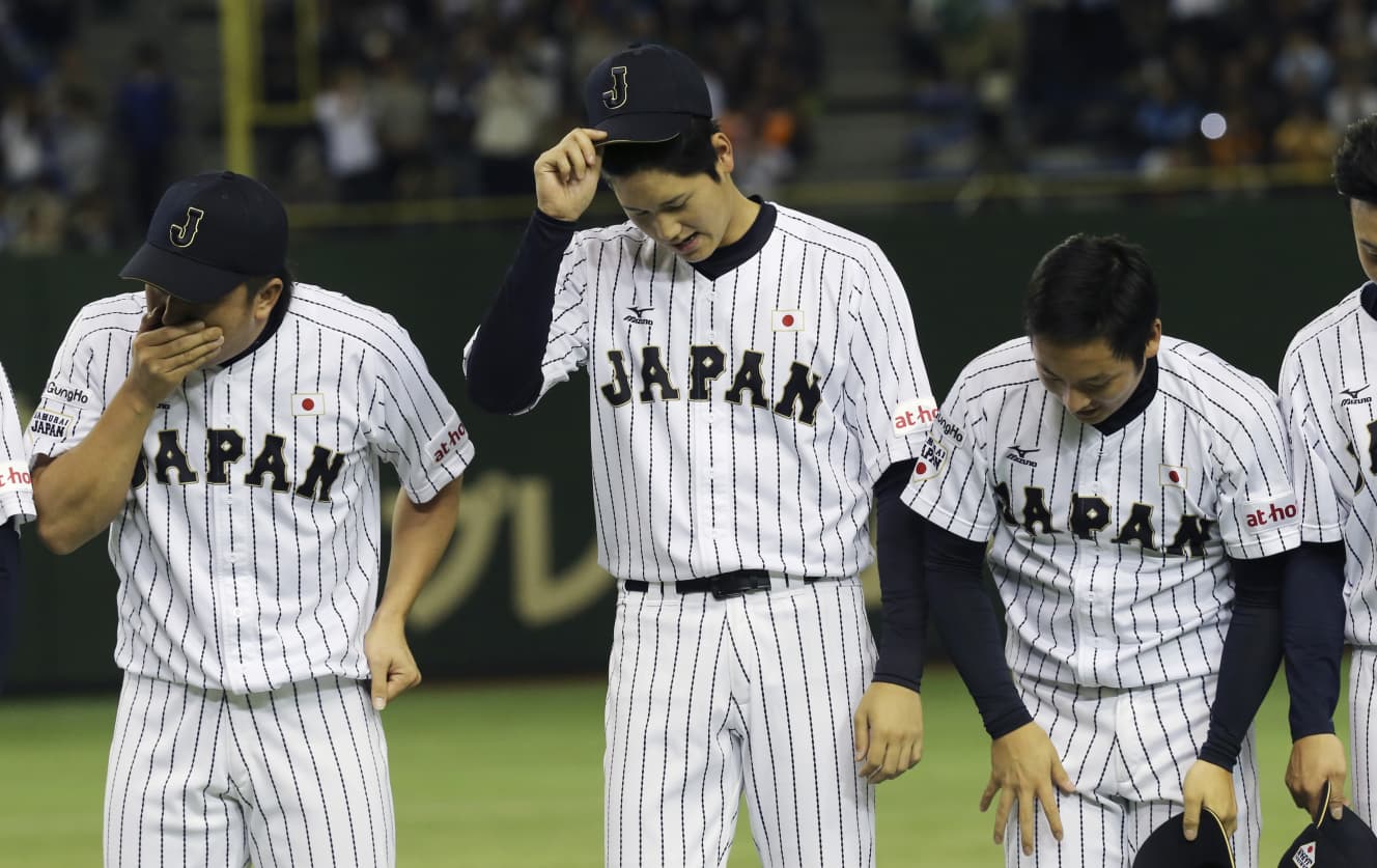 15年11月に行われた「世界野球プレミア12」。日本は３位に終わる。左から沢村、大谷翔平、松井裕樹（画像：AP／アフロ）