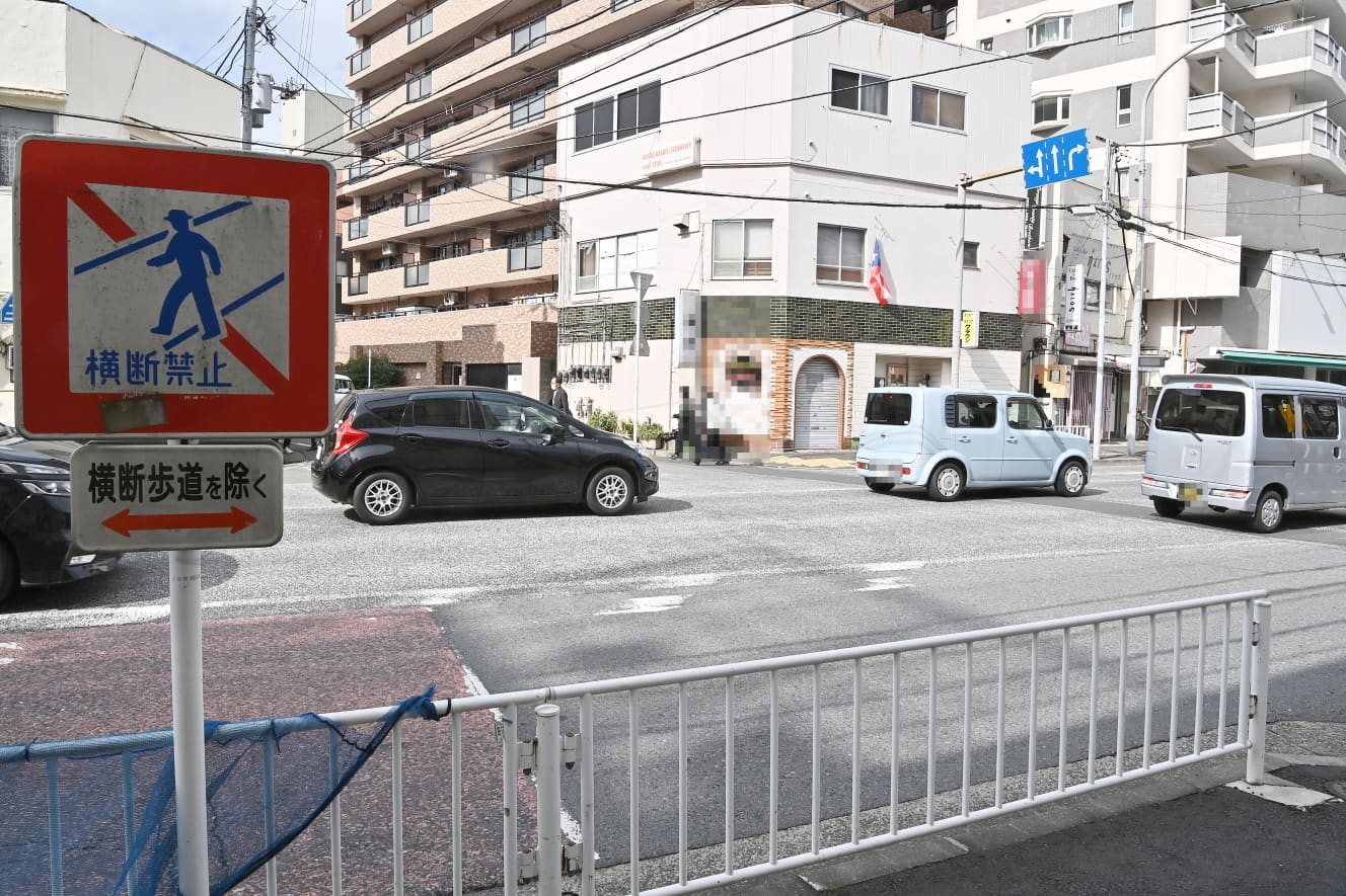 事故現場の横浜市内の道路（写真は一部加工しています）