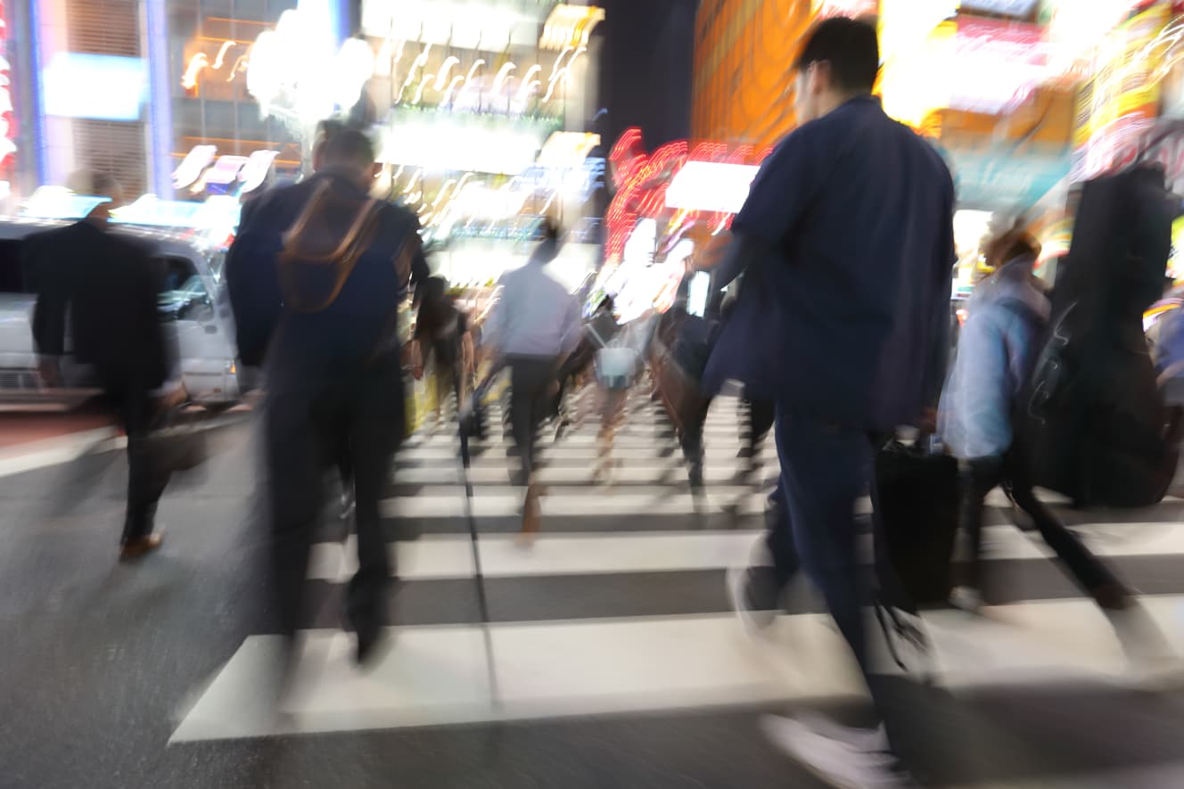 東洋一の繁華街と呼ばれるＪＲ新宿駅周辺ではトラブルも多い（画像：アフロ。画像はイメージで加工しています）