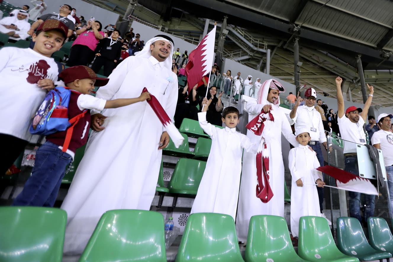 初の中東開催に、国内はすでにお祭りムード。過去最大規模となったサッカーの祭典を制するのは、果たしてどの国か