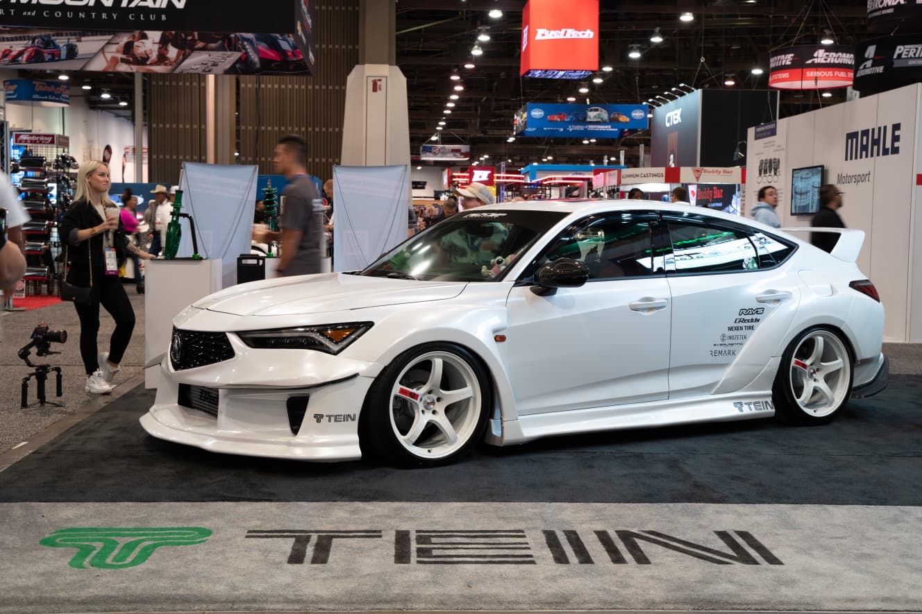 世界的に人気の高い日本のサスペンションメーカー「TEIN」のデモカーは、2021年発売のホンダの新型インテグラ。TEIN USAは2002年から出展を続けている老舗だ