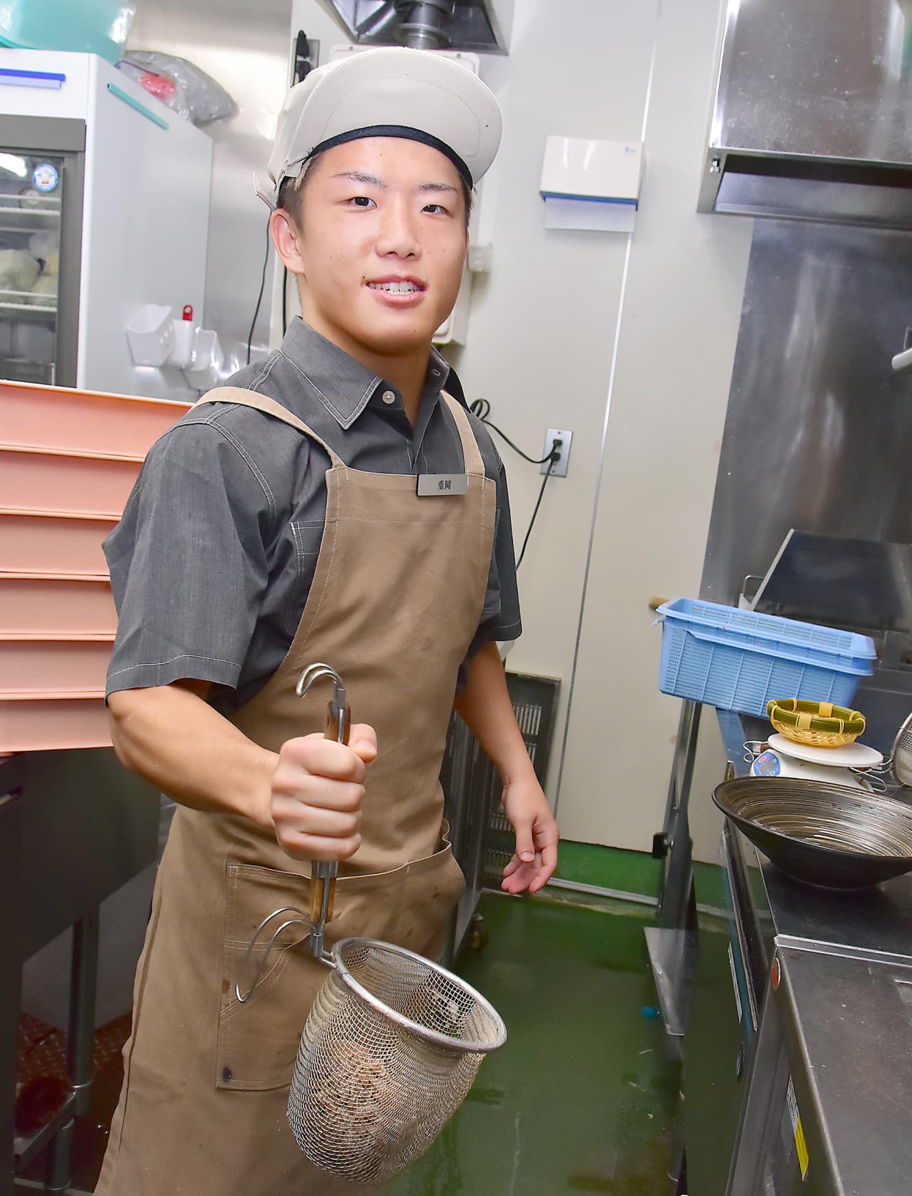 バイト先の蕎麦屋で。「焦っても、動きは早くならないことをここで知った。平常心の大切さを学びました」