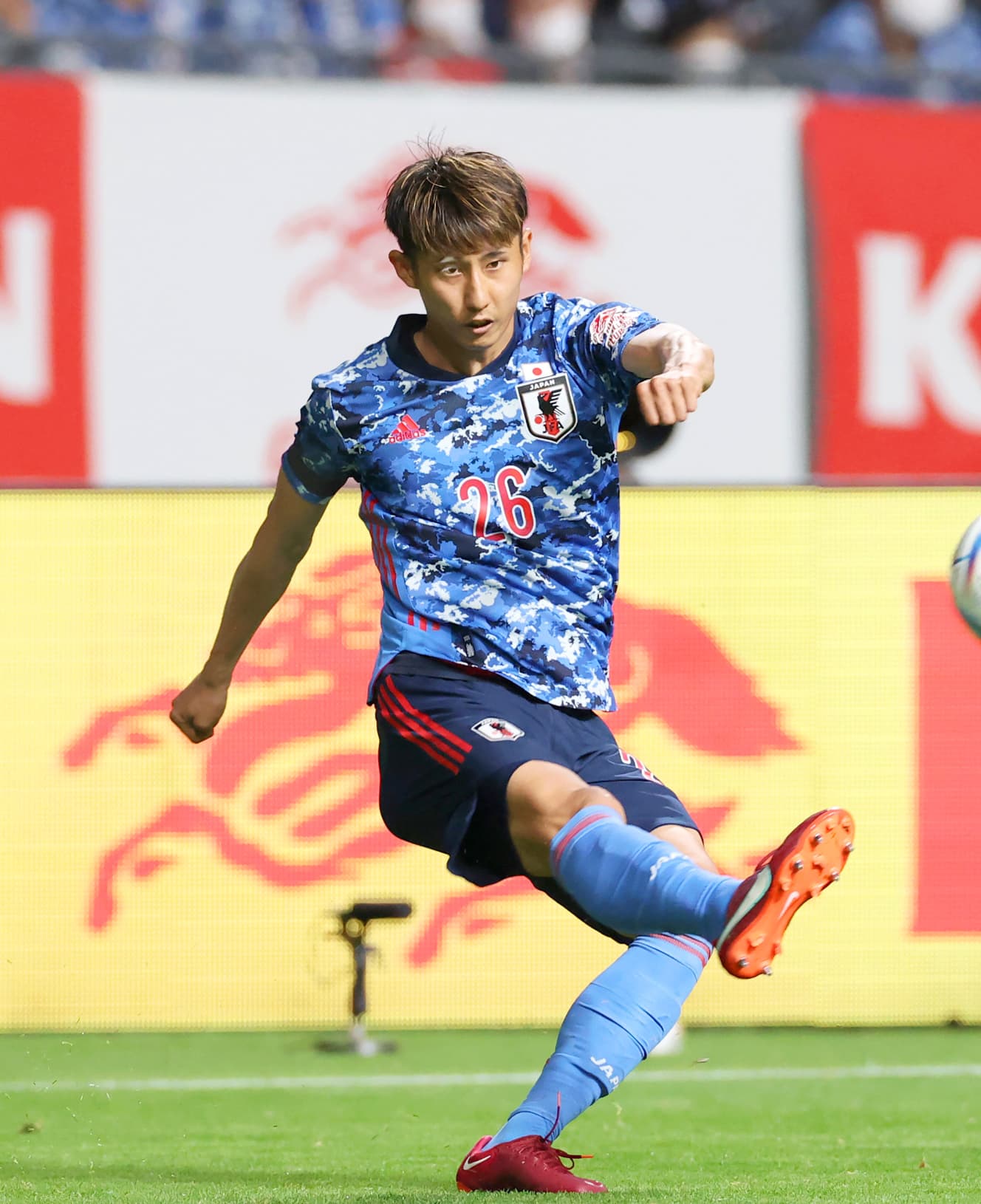 高い機動力と正確無比なフィードでチャンスを演出する伊藤。CBもこなせるユーティリティー性も魅力だ