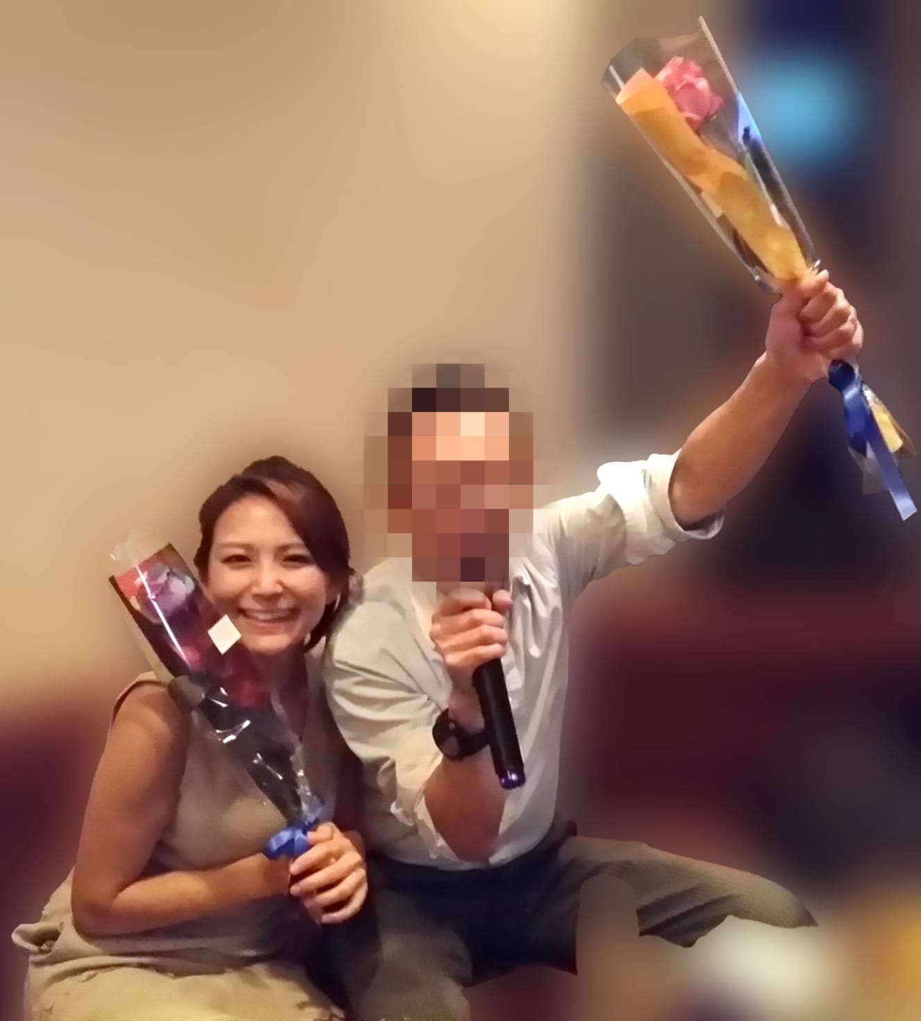 男性とツーショットにおさまる山集市議。お酒好きで、あだ名は「女たかじん」だという