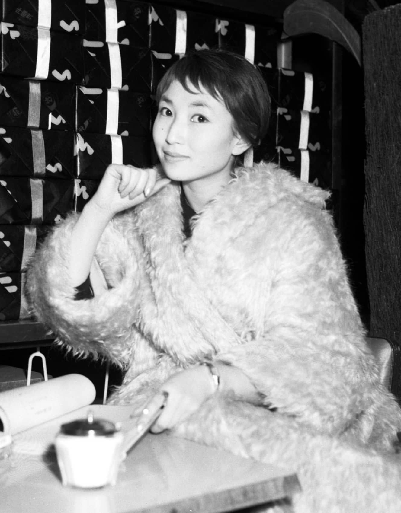 当時、史上最年少司会だった黒柳徹子。彼女が25歳で初司会を務めた1958年当時の写真を発見！（写真：共同通信）