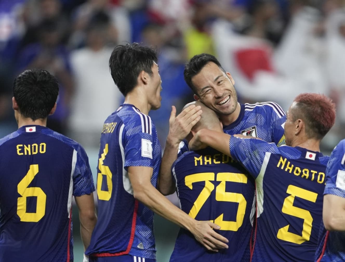 前半43分、前田大然の先制弾に繋がるラストバスを送った吉田。この時までは狙い通りの展開だったが…(写真:共同通信)