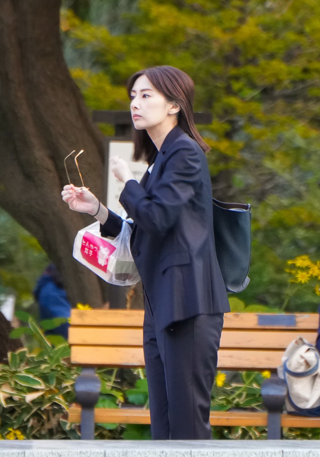 本誌未掲載カット 北川景子ついに『月9』初主演! 都心の公園でおひとりさまランチ姿