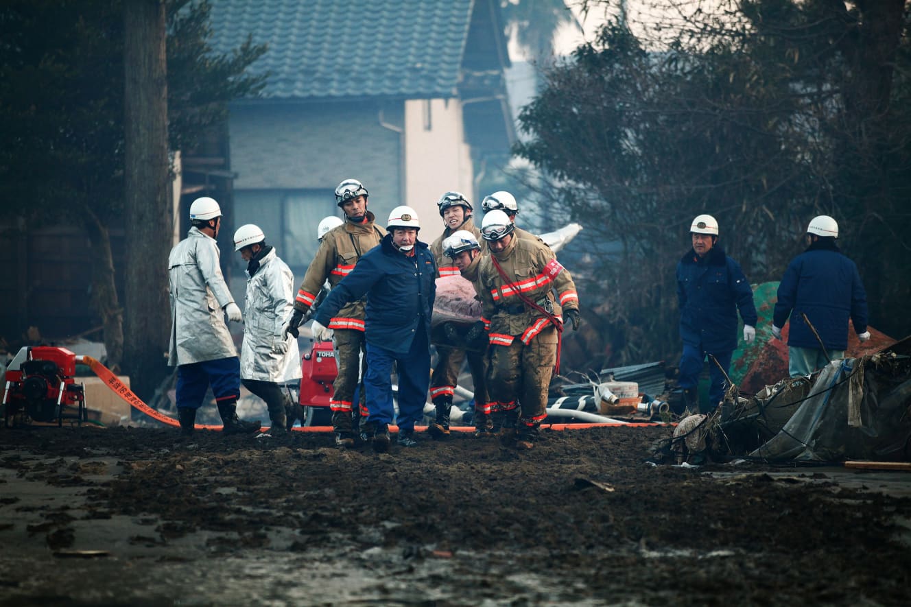 宮城県名取市で犠牲者の捜索にあたっていた消防隊員