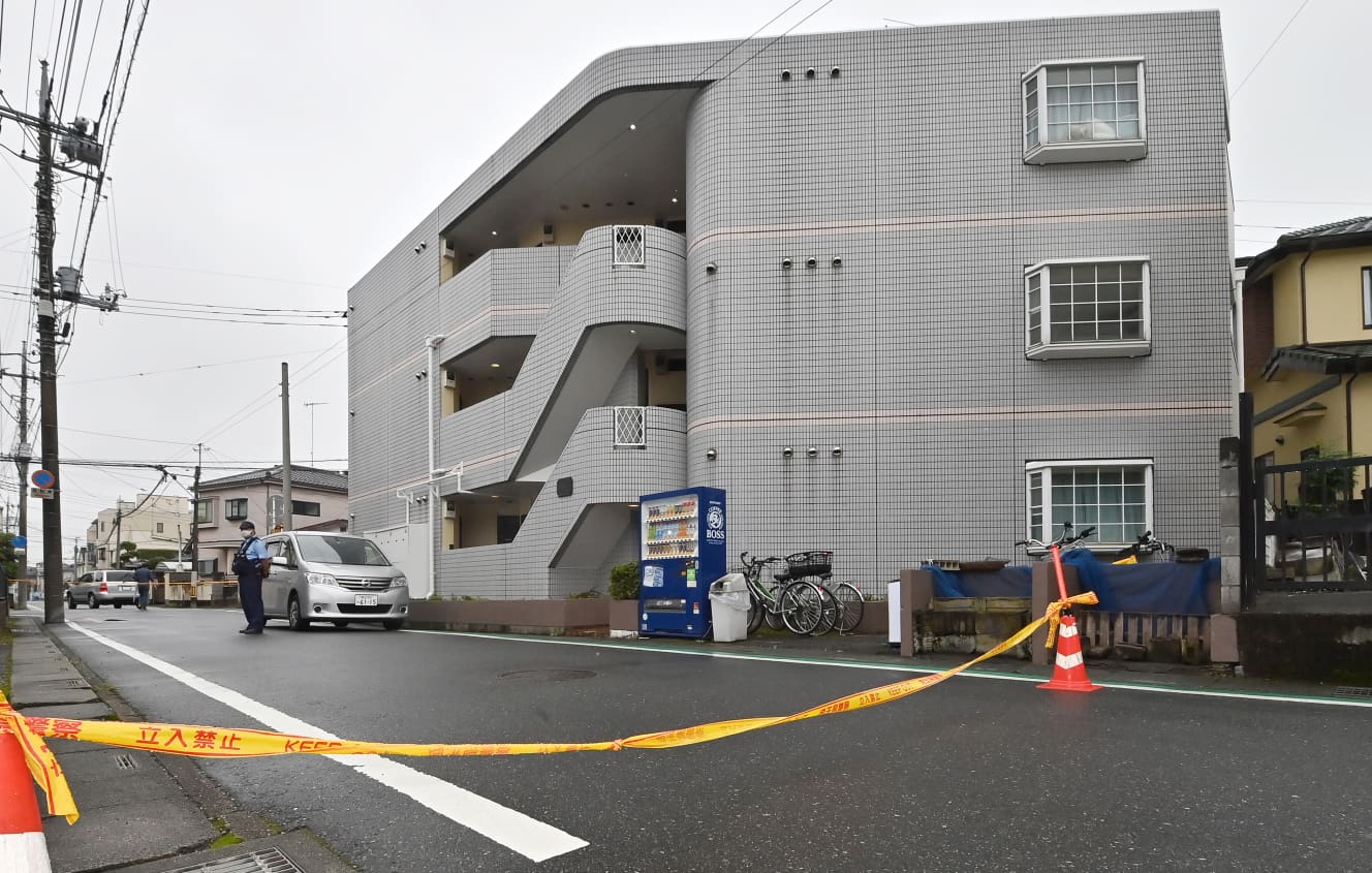 現場となった埼玉県熊谷市のアパート。連絡が取れないことを不審に思った友人の訪問で事件が発覚した