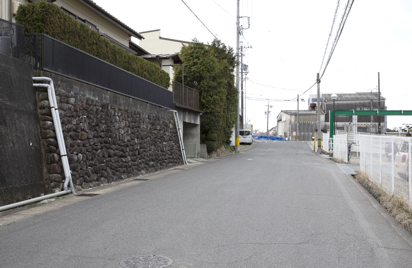 愛知県瀬戸市幡野町のひき逃げのあった現場。ここから数百ｍの会長宅に毎朝送迎車が来ていたとみられる