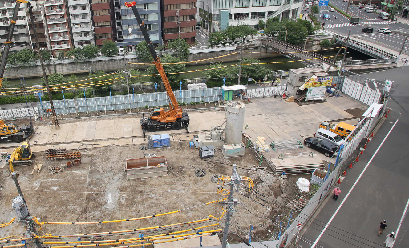 １枚目の写真と同じアングルから撮った地面師事件の現場となった土地。’21年４月から３年ほどかけてタワマンが建てられる