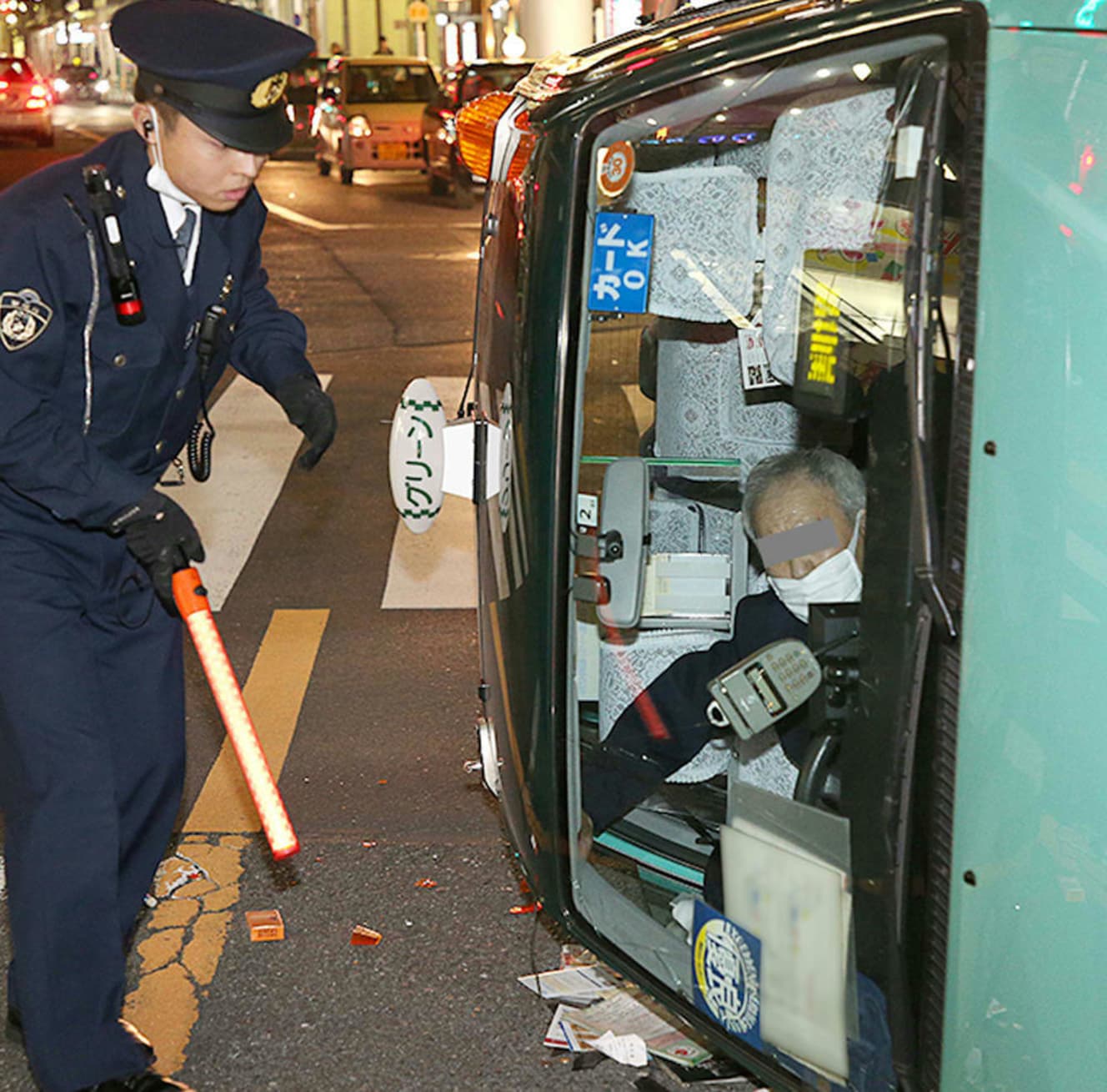 2018年３月、都内で横転した高齢者の運転するタクシー