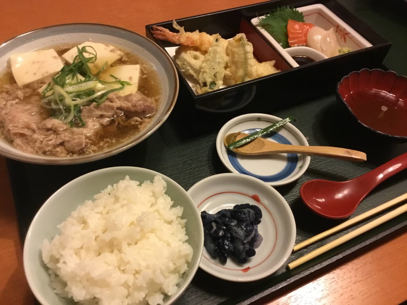 「肉吸定食」1,390円（税込）。ほっとする優しい味だ