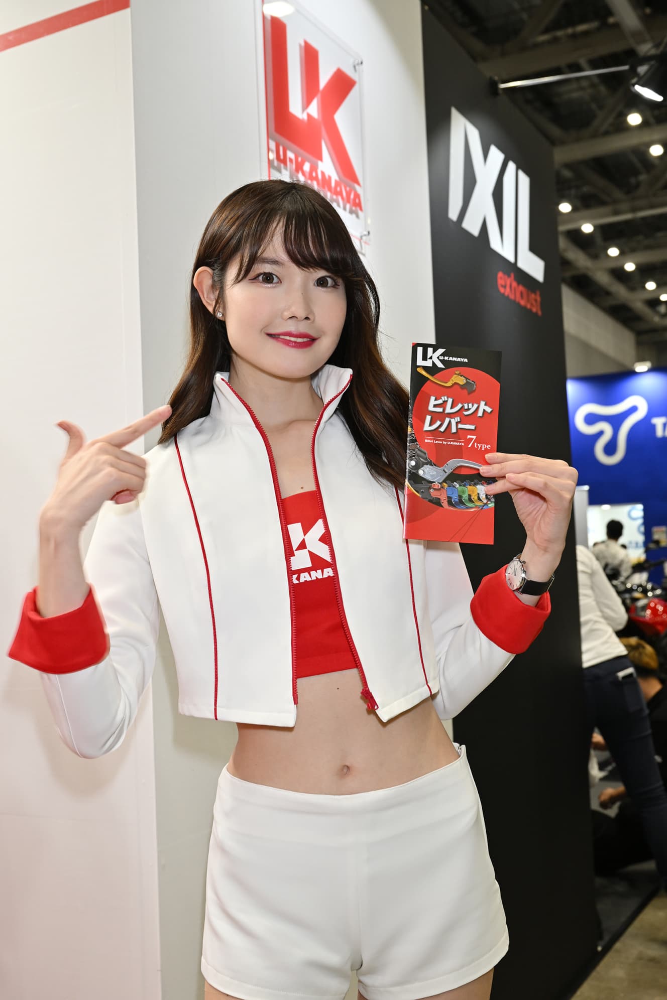 東京モーターサイクルショーの会場には「美しき女神たち」がズラリ！