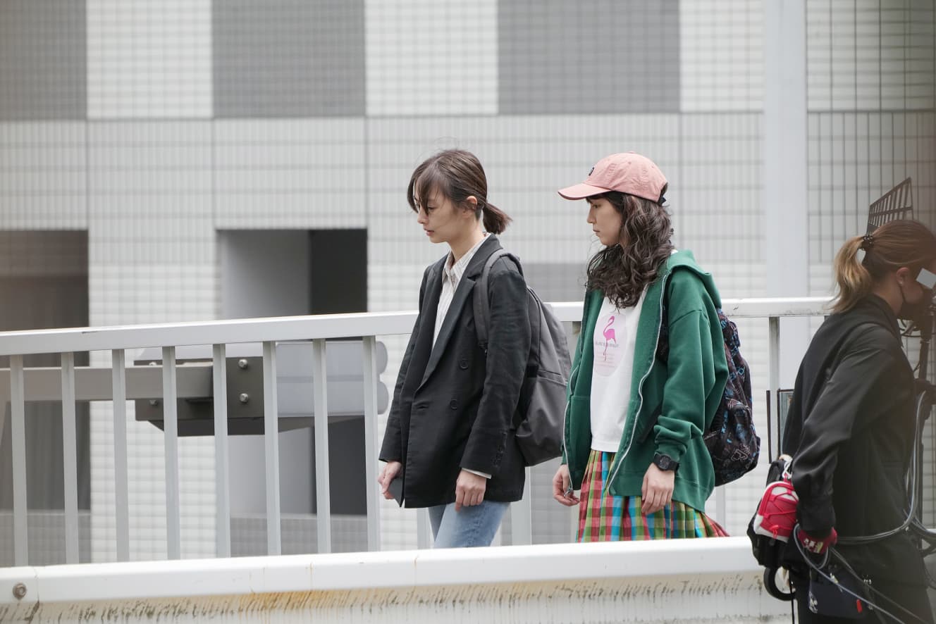 この日は乃木坂駅近くでのロケ。陸橋の上を歩くシーン