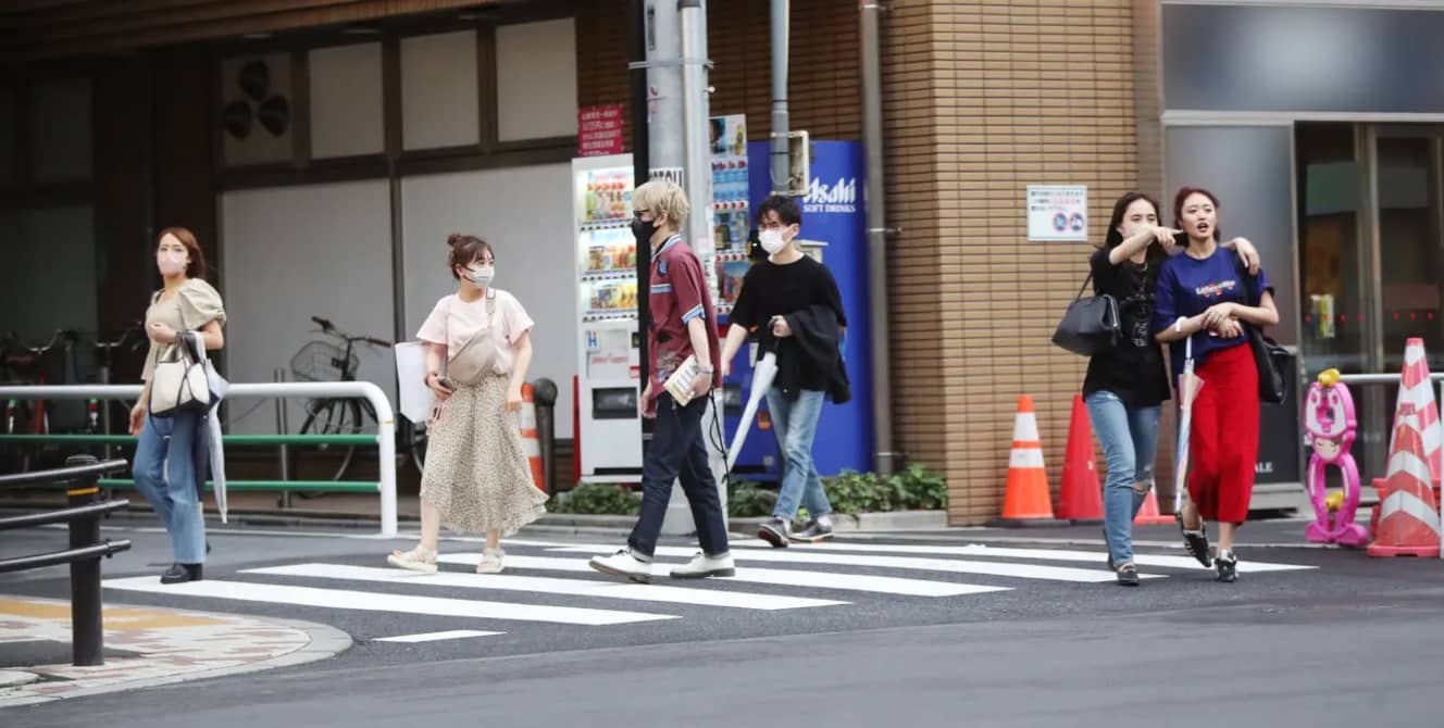 本誌未掲載カット 王林 路上でも際立つ9頭身スタイル! 中目黒でナンチャンらと「朝5時までカラオケ」