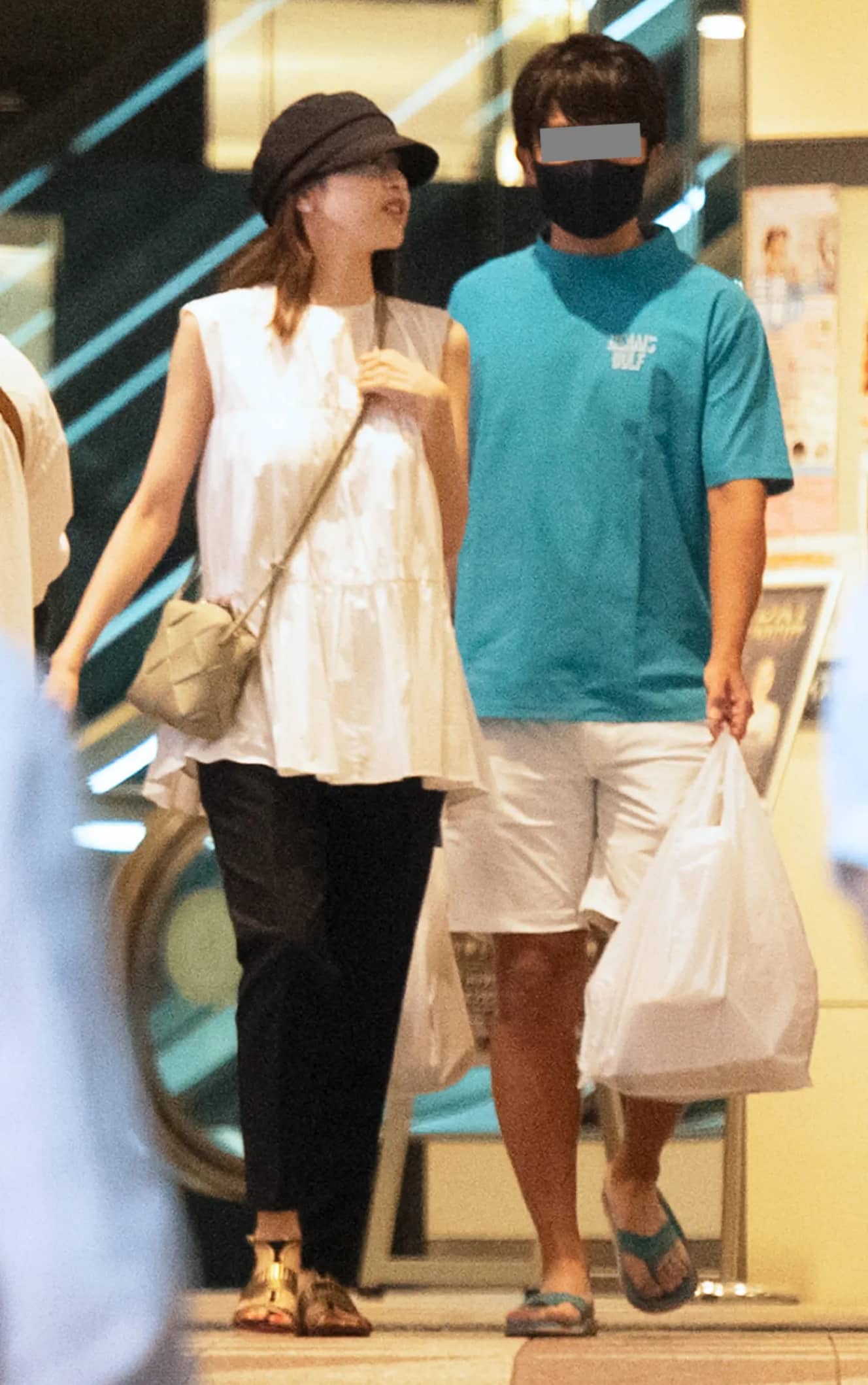 本誌未掲載カット　加藤綾子 夫婦ツーショットを発見撮!「年商3400億円」セレブ夫と過ごす穏やかな日々