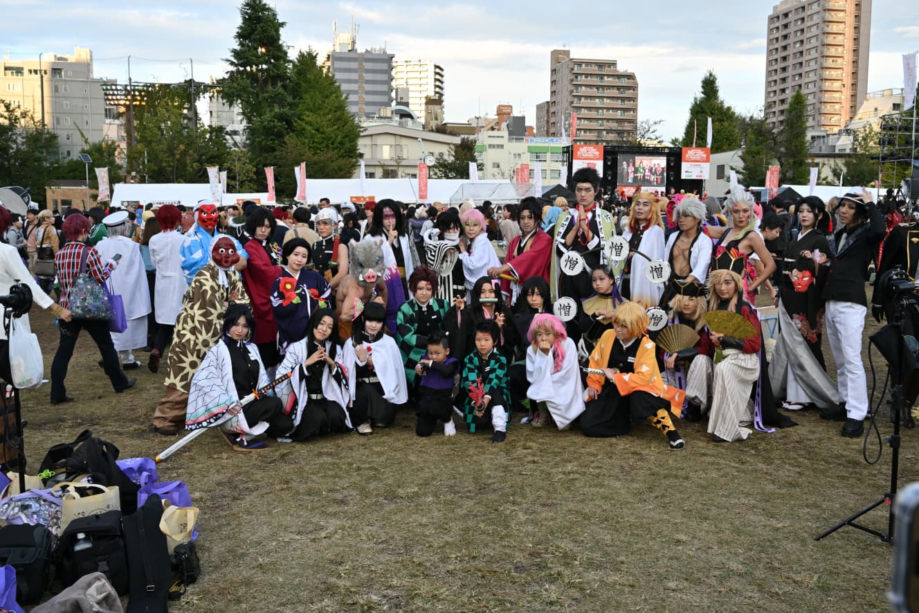 池袋ハロウィンを楽しむコスプレイヤーたち