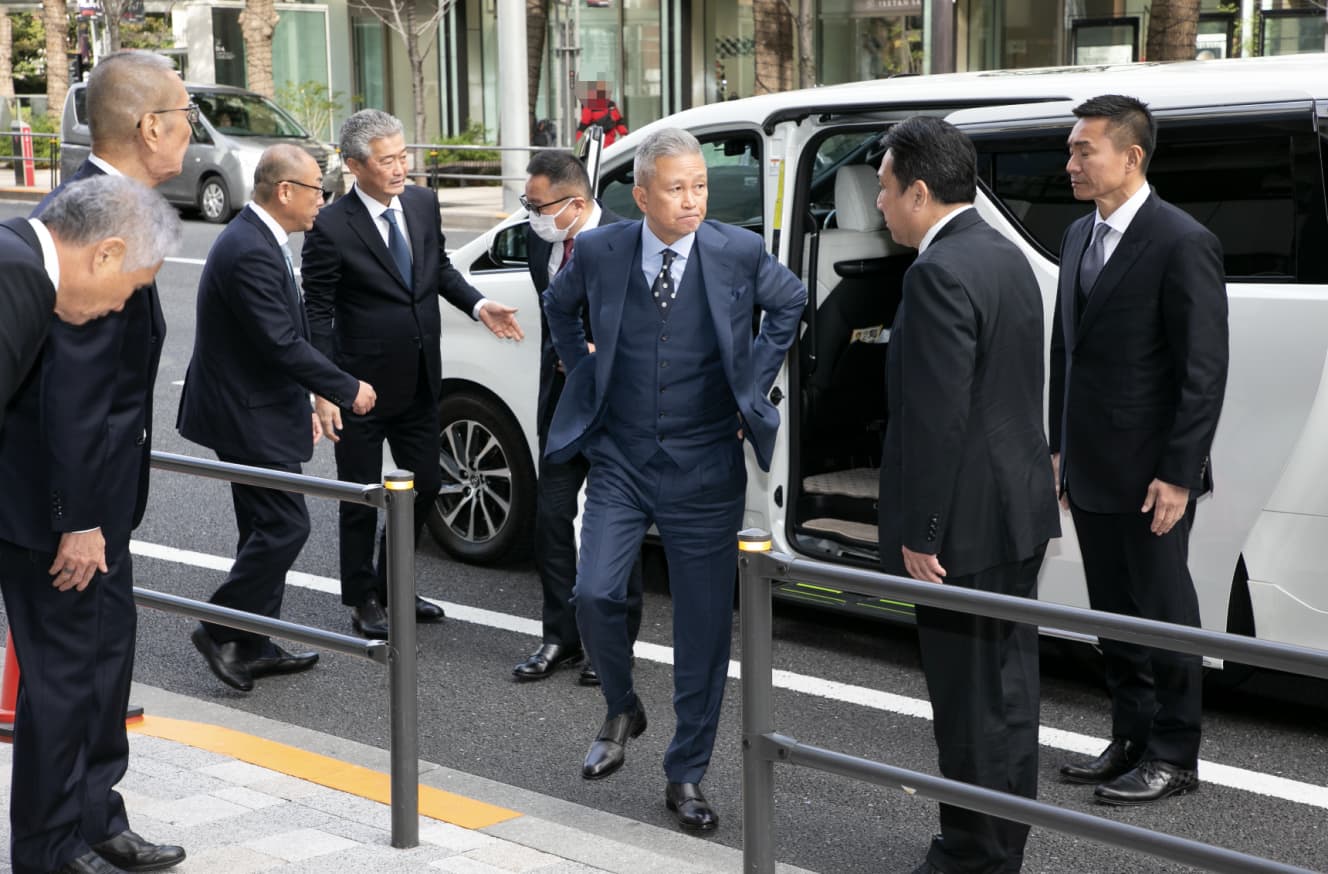 内堀会長の到着から約１時間後。六代目山口組の竹内若頭補佐も姿を現した