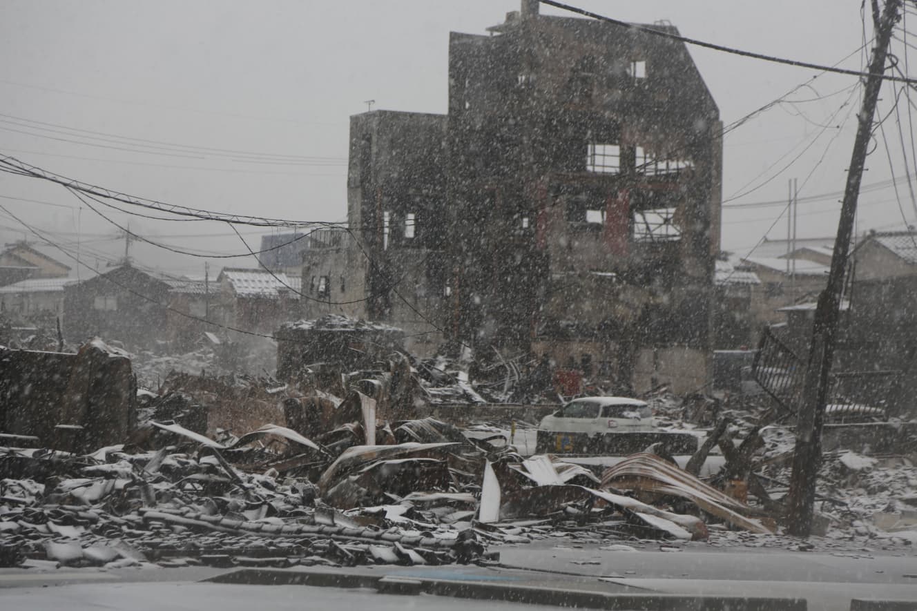 7日、被災地の輪島市は大雪に見舞われた