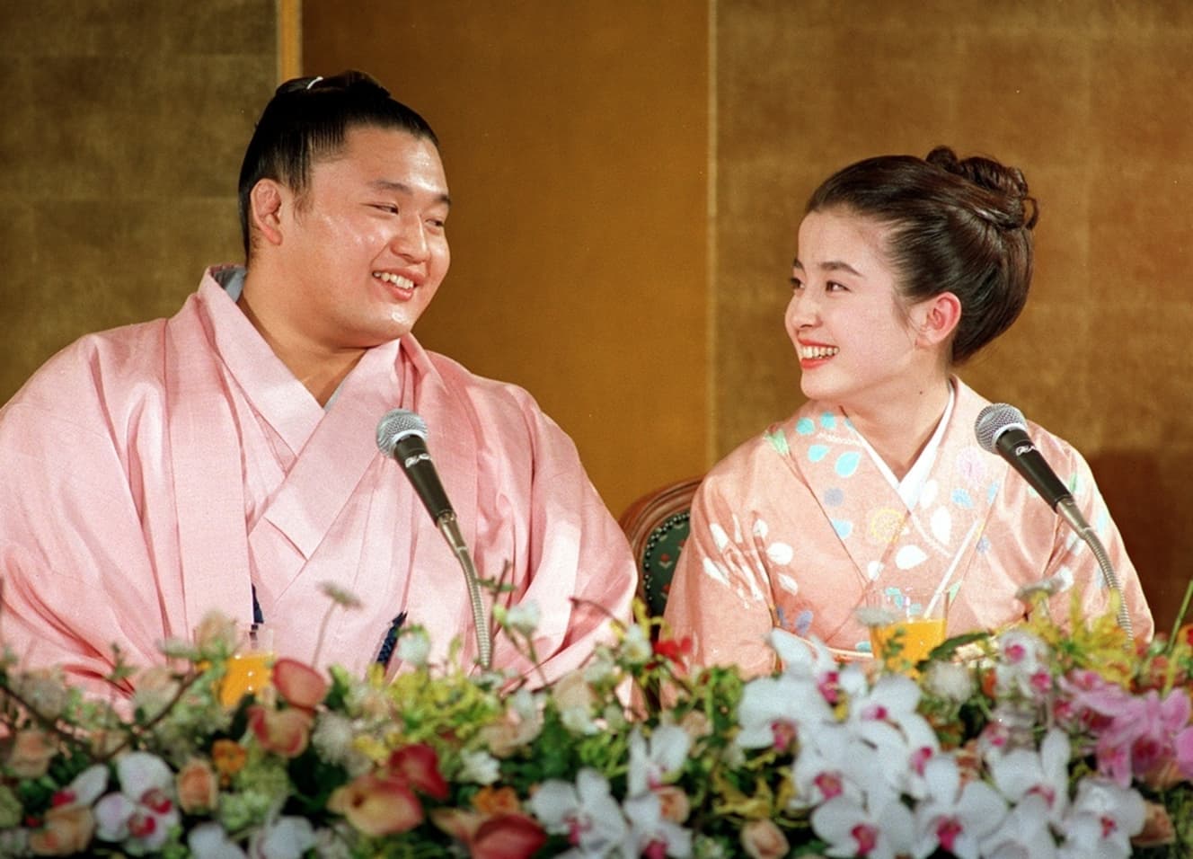 ’92年秋、日本中を騒がせた貴花田（のちの貴乃花）との婚約会見。しかし、この２ヵ月後には破局©共同通信社