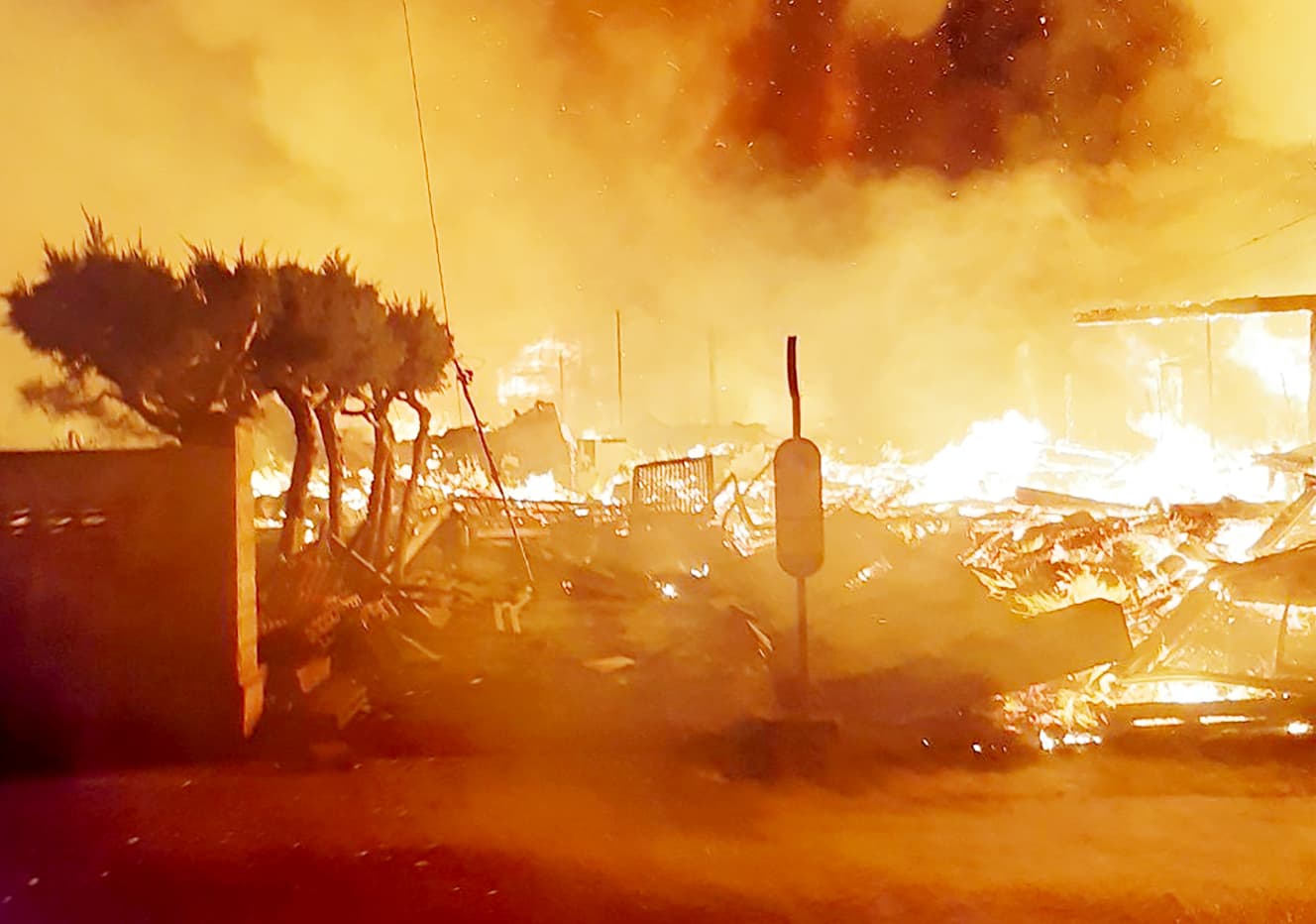 輪島市の朝市を襲った大火災。密集した木造住宅が火事拡大の原因となった