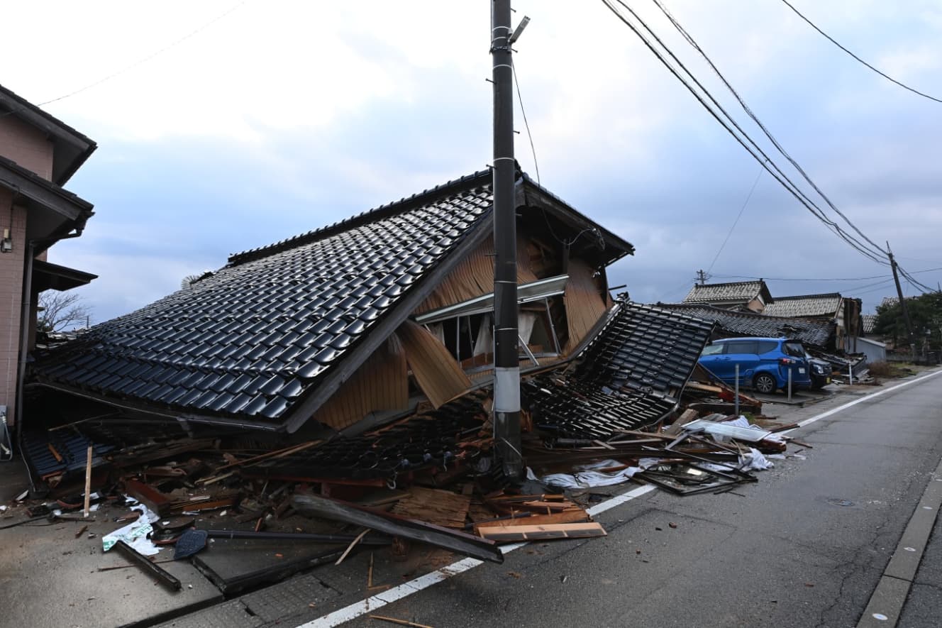 木造家屋が多い地域では倒壊の被害が目立つ