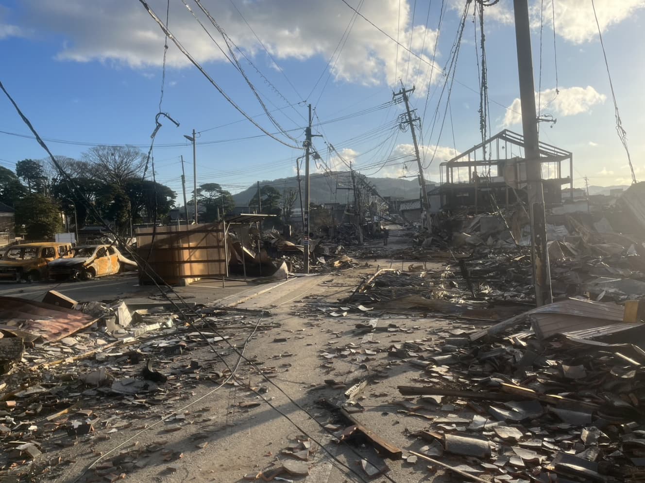 地震の影響で、瓦礫が散乱している様子。１月５日撮影