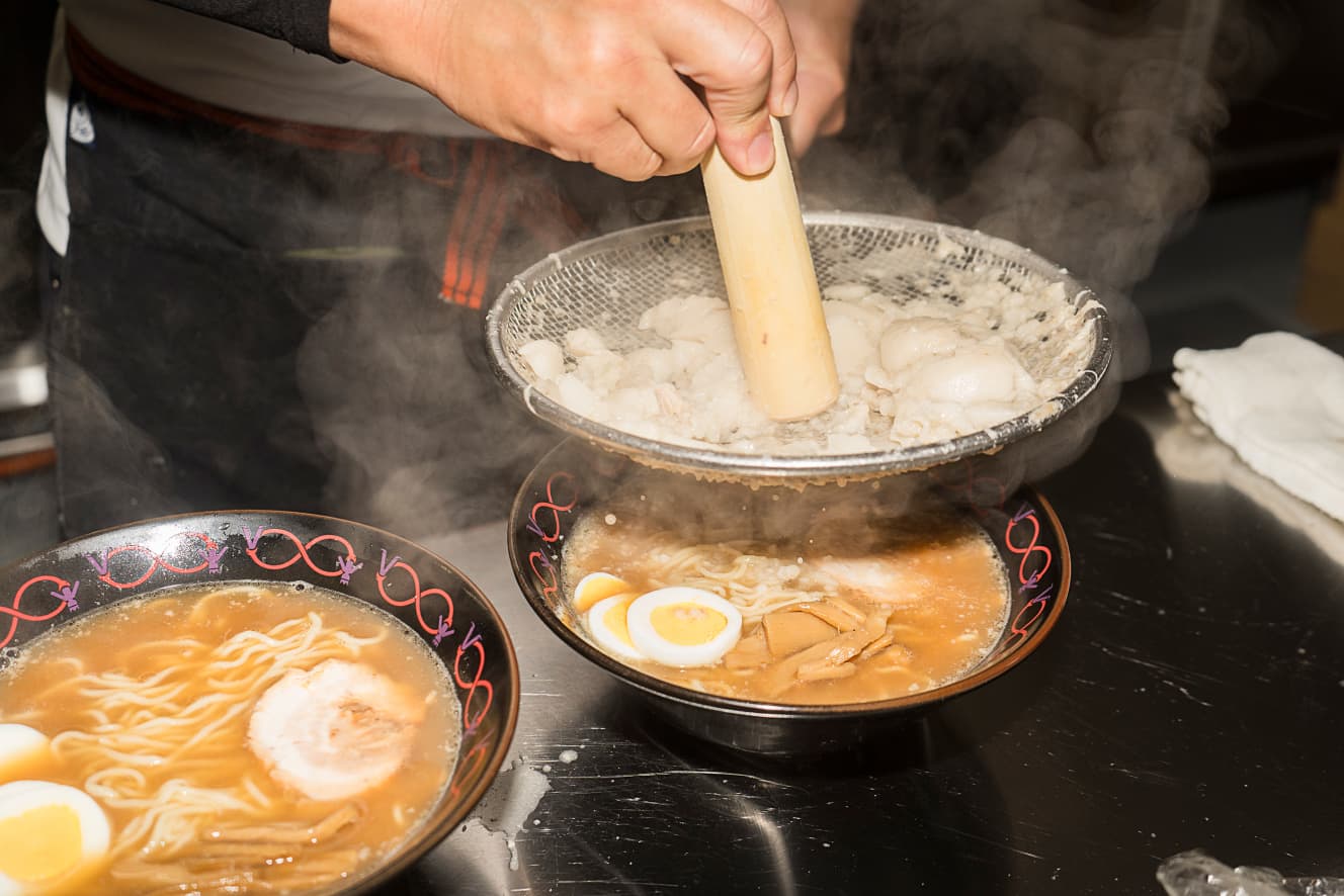 本誌未掲載カット　パンク町田･動物研究家が一日50食限定のラーメン屋をオープン「豚骨にはとことんこだわってます！」