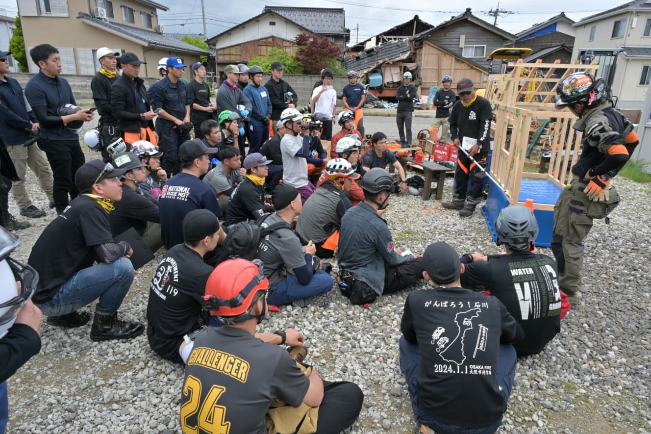 現地では、地元・珠洲市や他県から来た消防隊員を対象とした救出技術講習会も行われていた