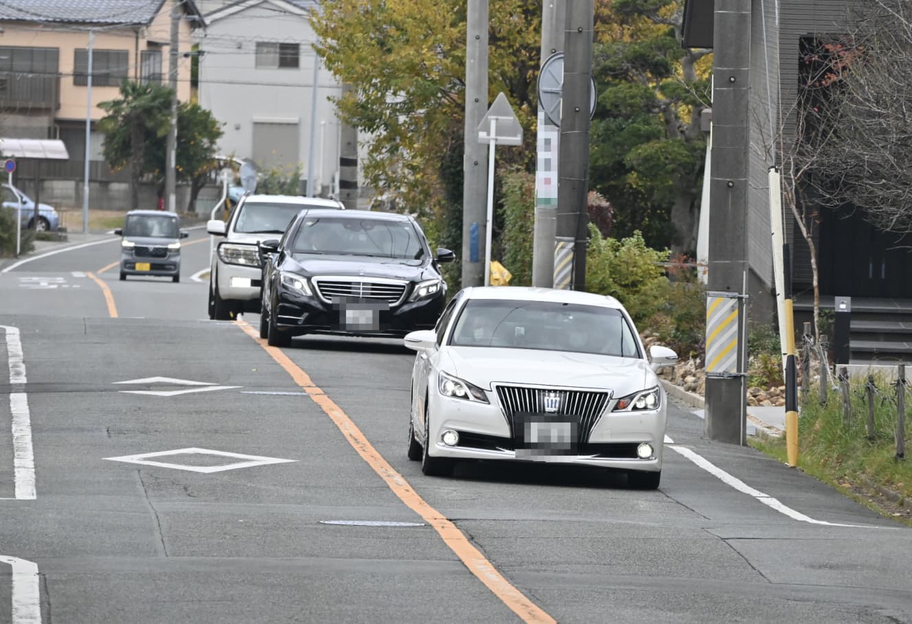 正午前、司組長を乗せた送迎車が本部に到着した