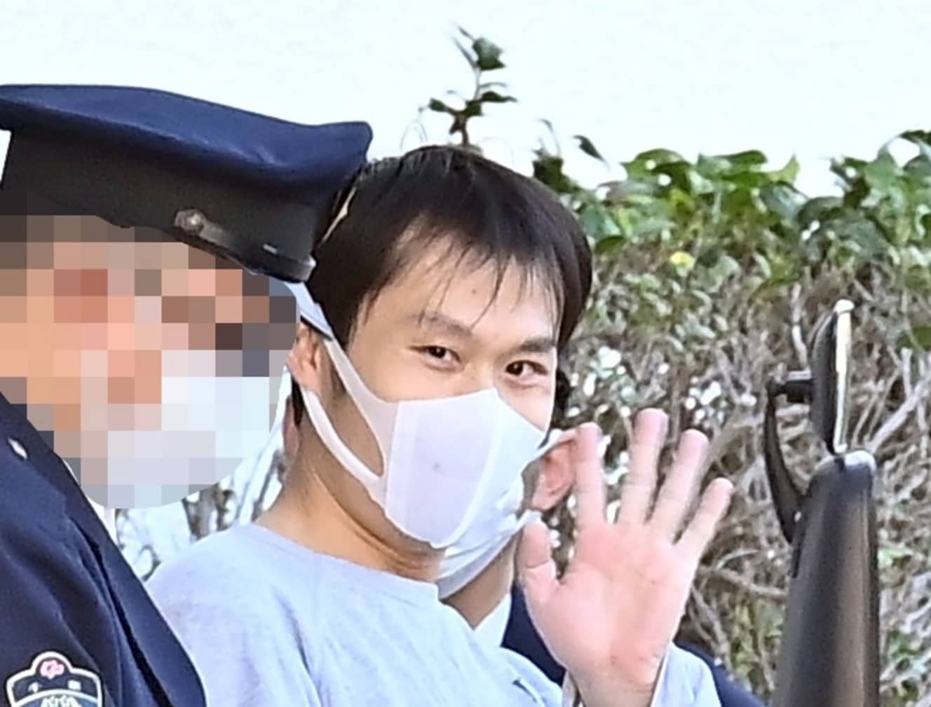 12月４日の送検で姜容疑者は、報道陣に向かってなぜか笑顔で手を振っていた