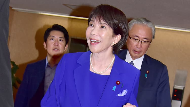 さなえちゃん饅頭」は大ヒットも…長老のご機嫌伺いに公明党離脱で